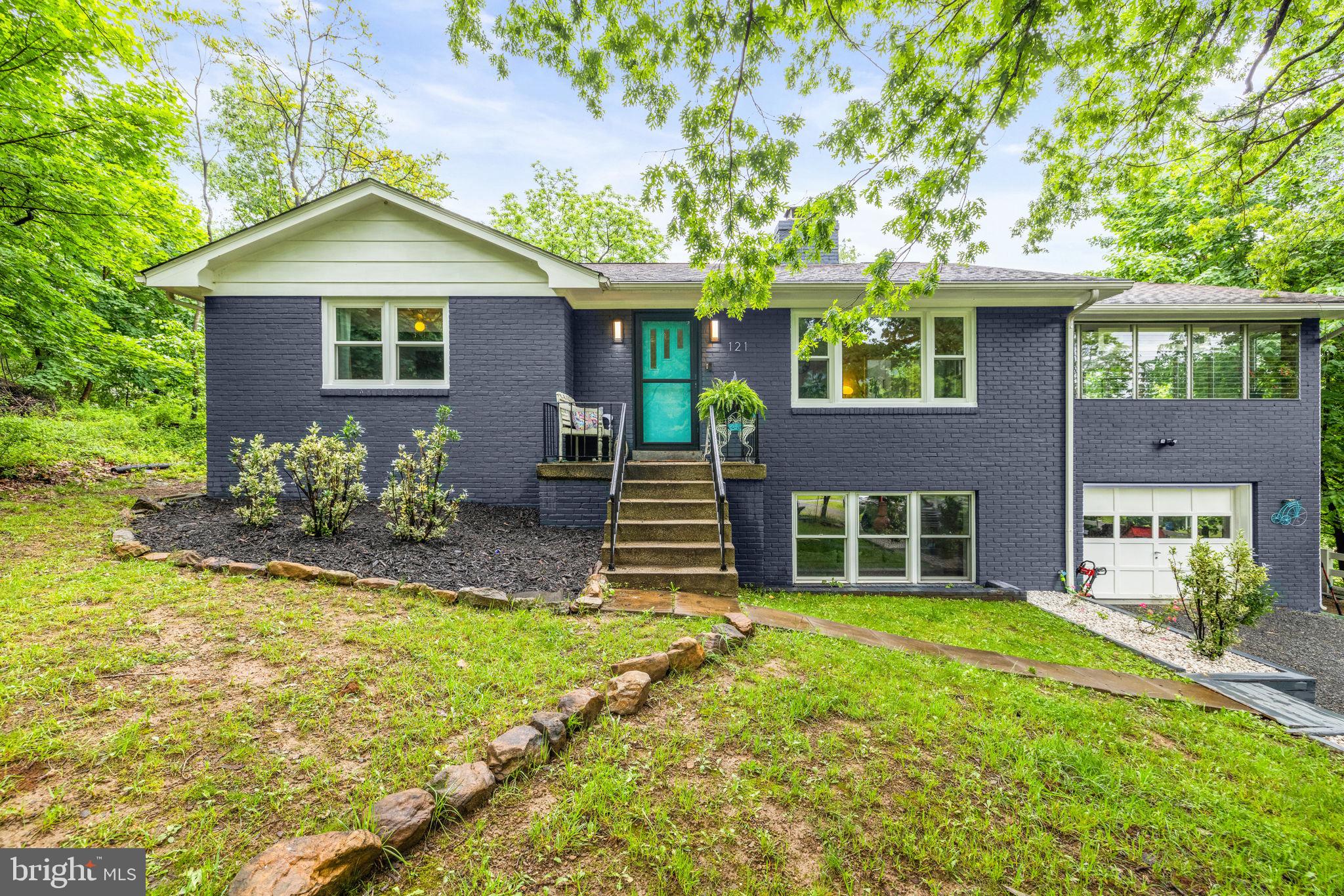 121 CHEROKEE TRAIL