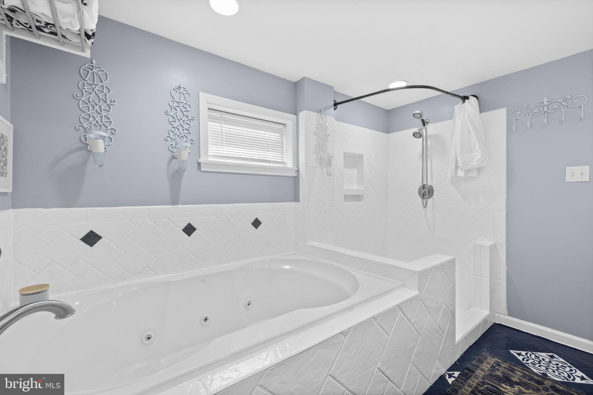 121 CHEROKEE TRAIL