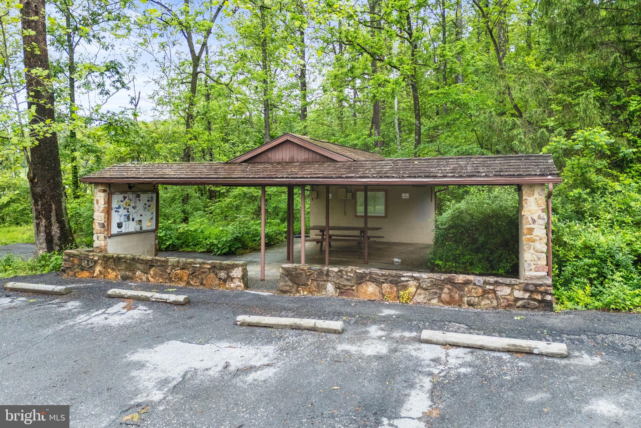 121 CHEROKEE TRAIL