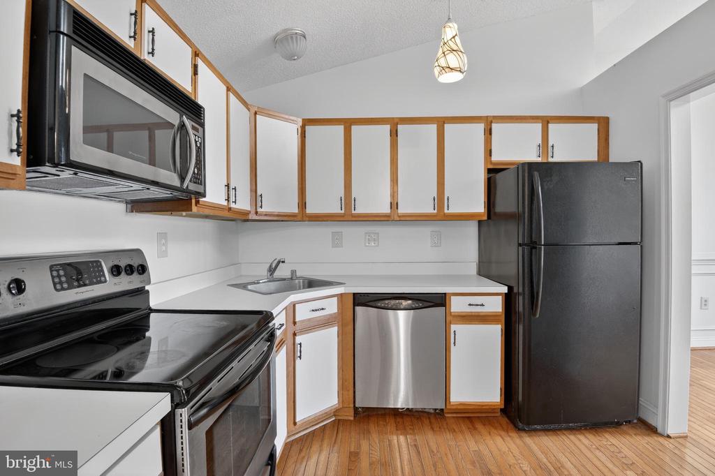 102 TIMBERLAKE TERRACE Unit: 11