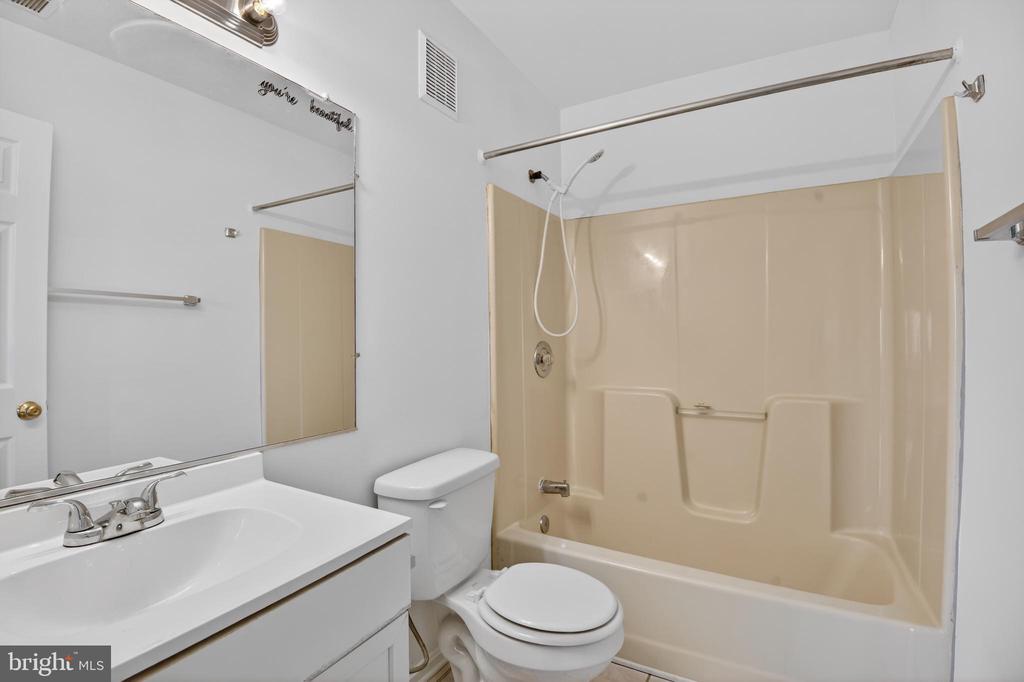 102 TIMBERLAKE TERRACE Unit: 11