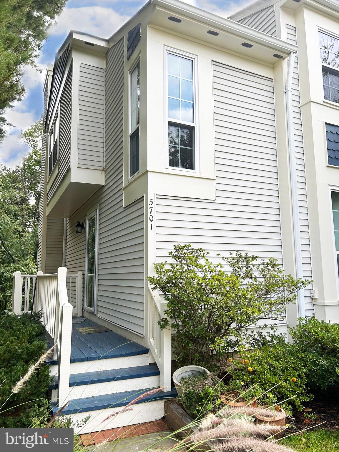 5701 EVERGREEN KNOLL COURT