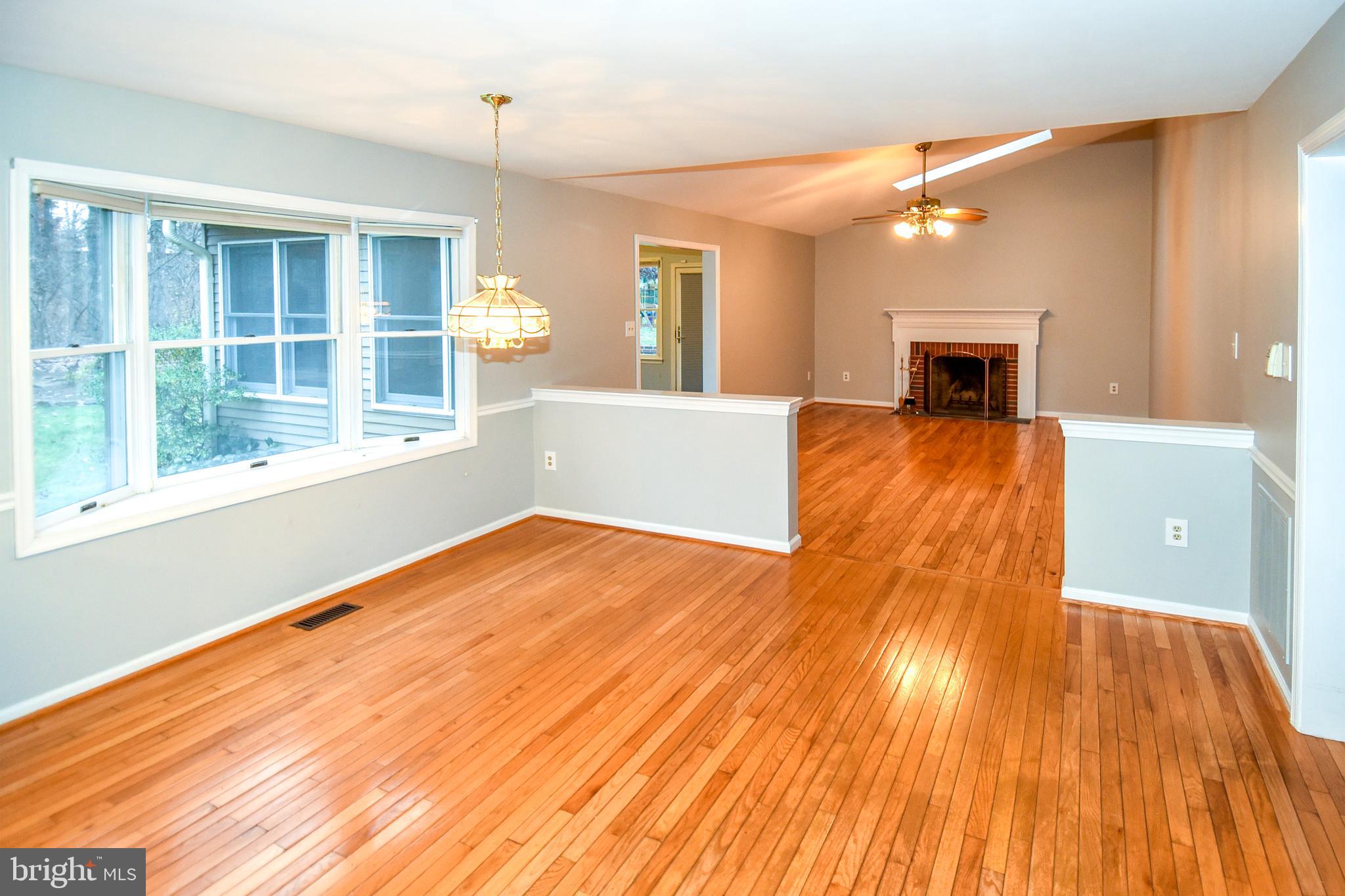 908 BROAD OAKS DRIVE