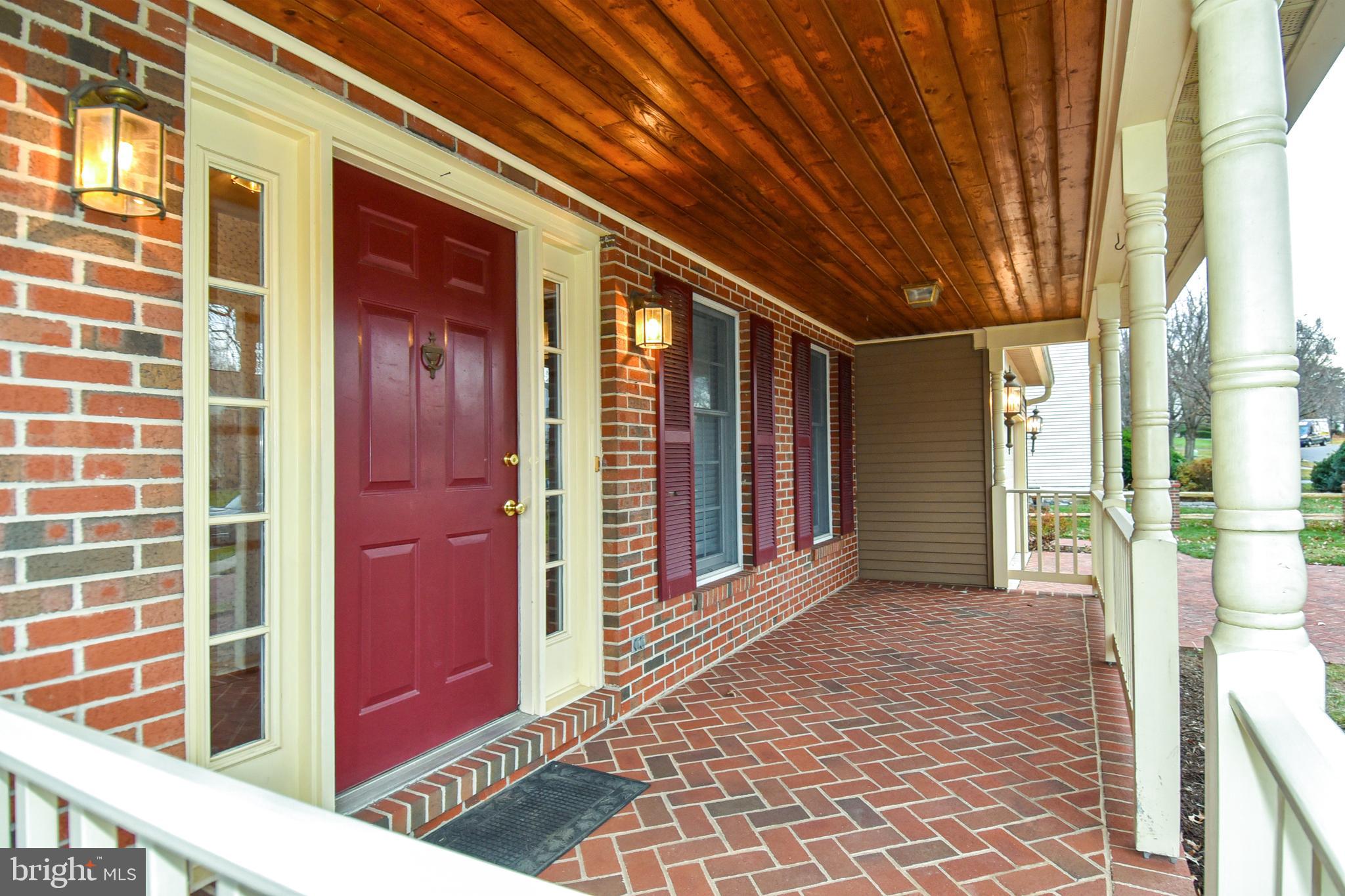 908 BROAD OAKS DRIVE