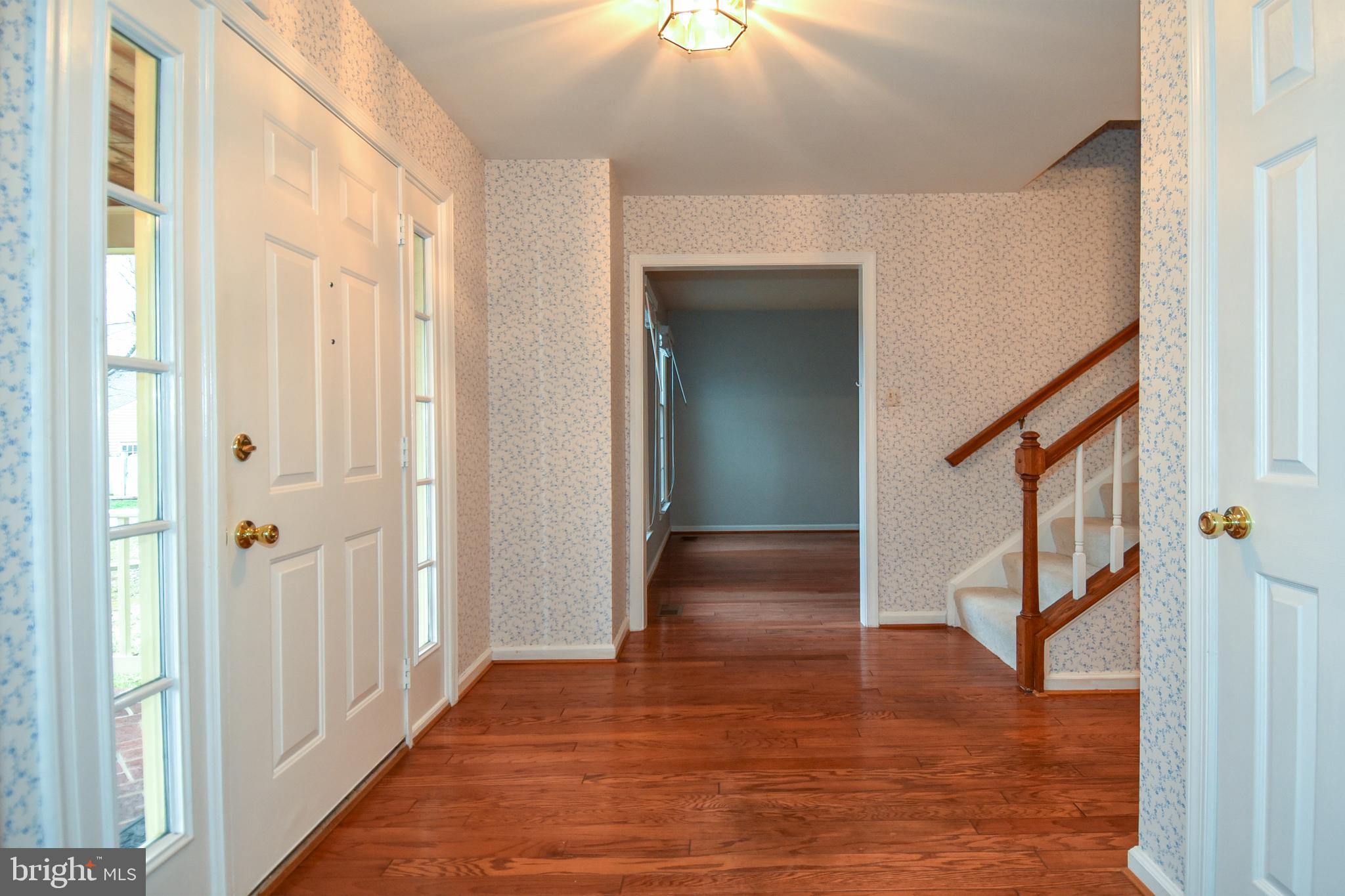 908 BROAD OAKS DRIVE