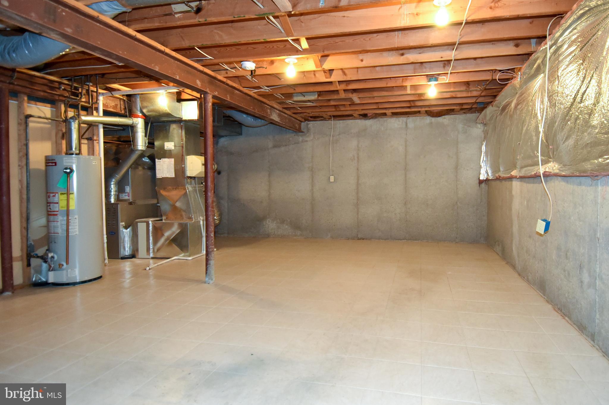 908 BROAD OAKS DRIVE