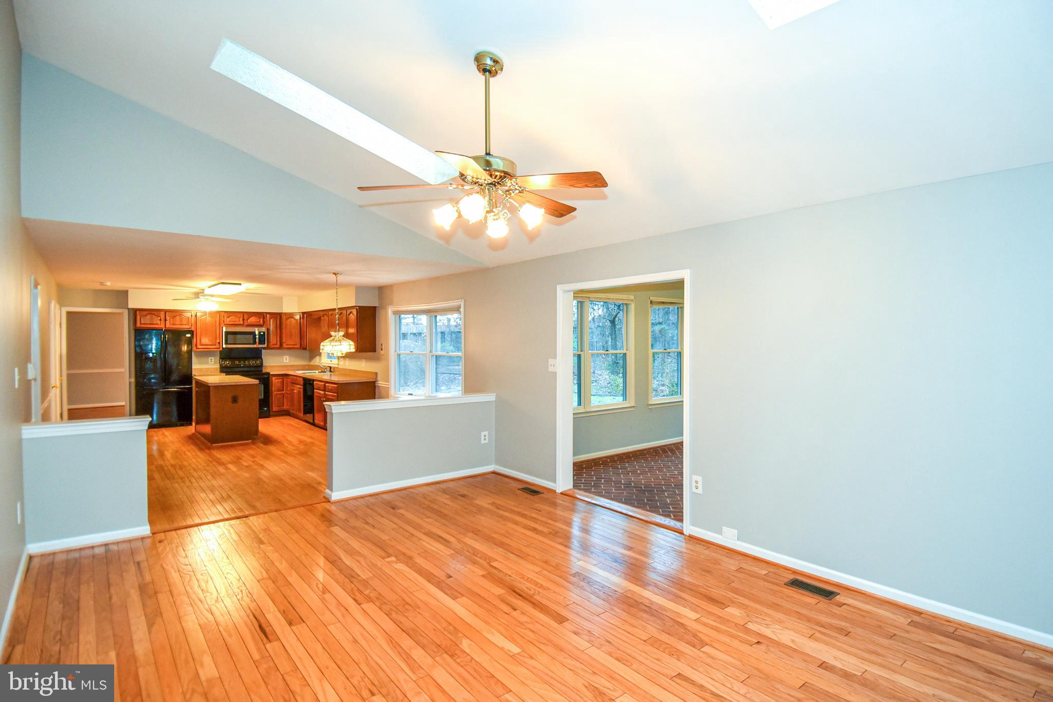 908 BROAD OAKS DRIVE