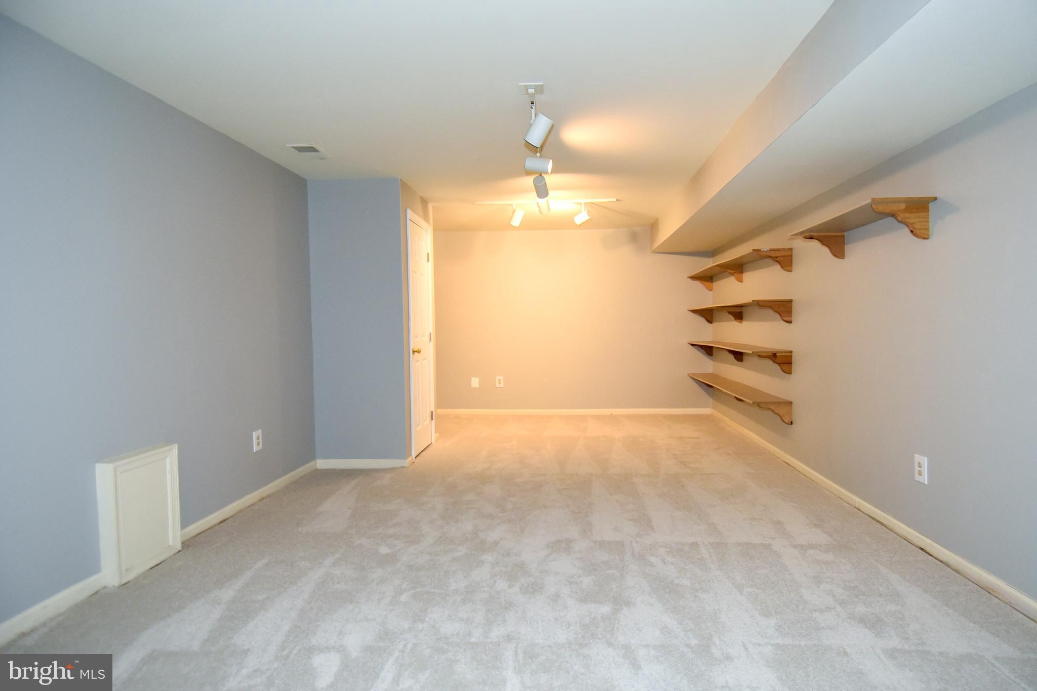908 BROAD OAKS DRIVE
