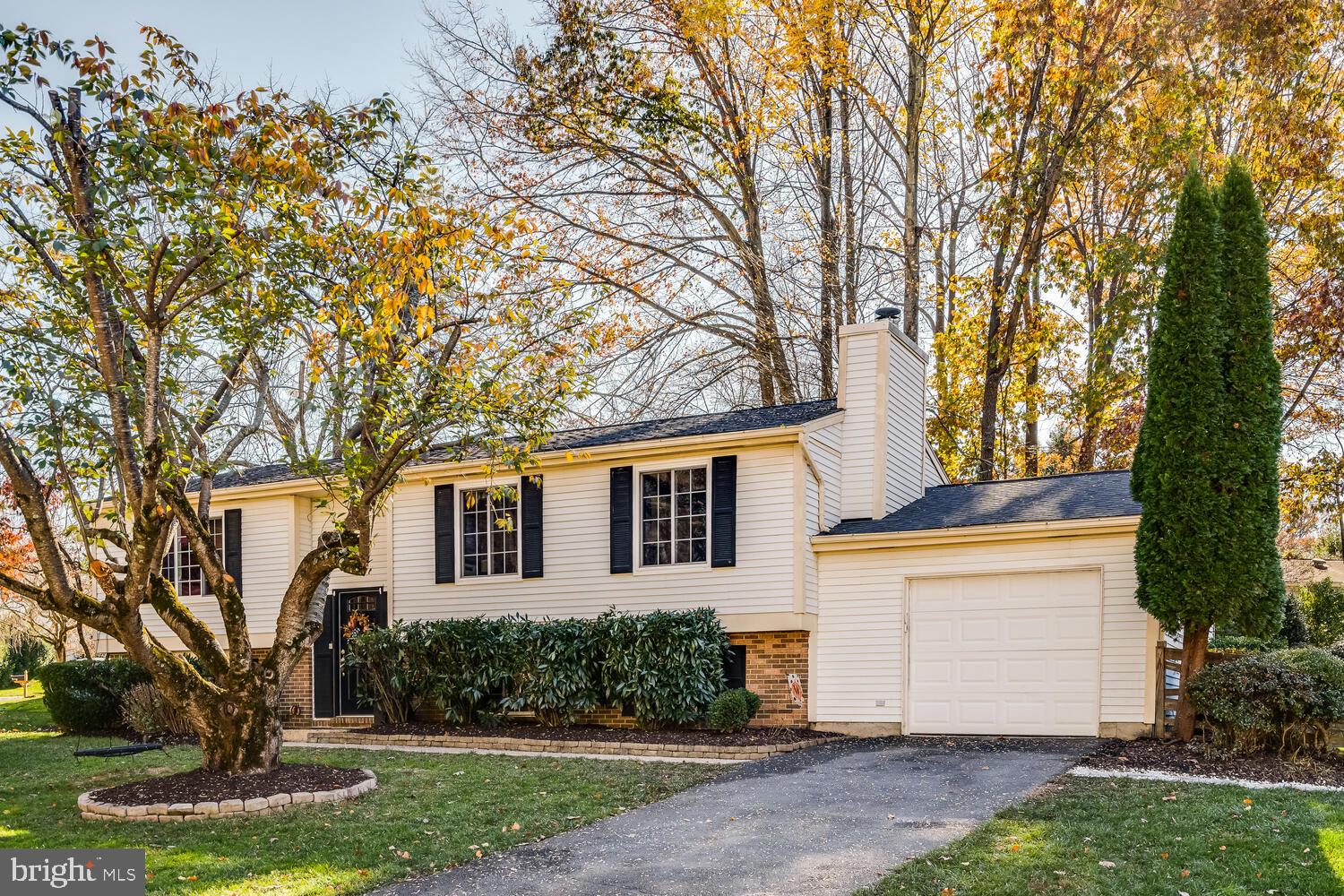 8469 ARARAT COURT