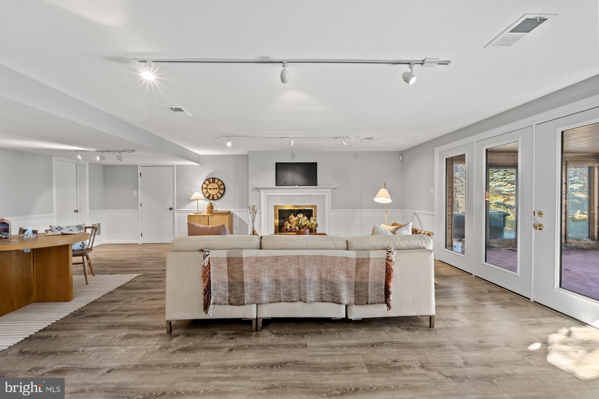 7203 PARK TERRACE DRIVE