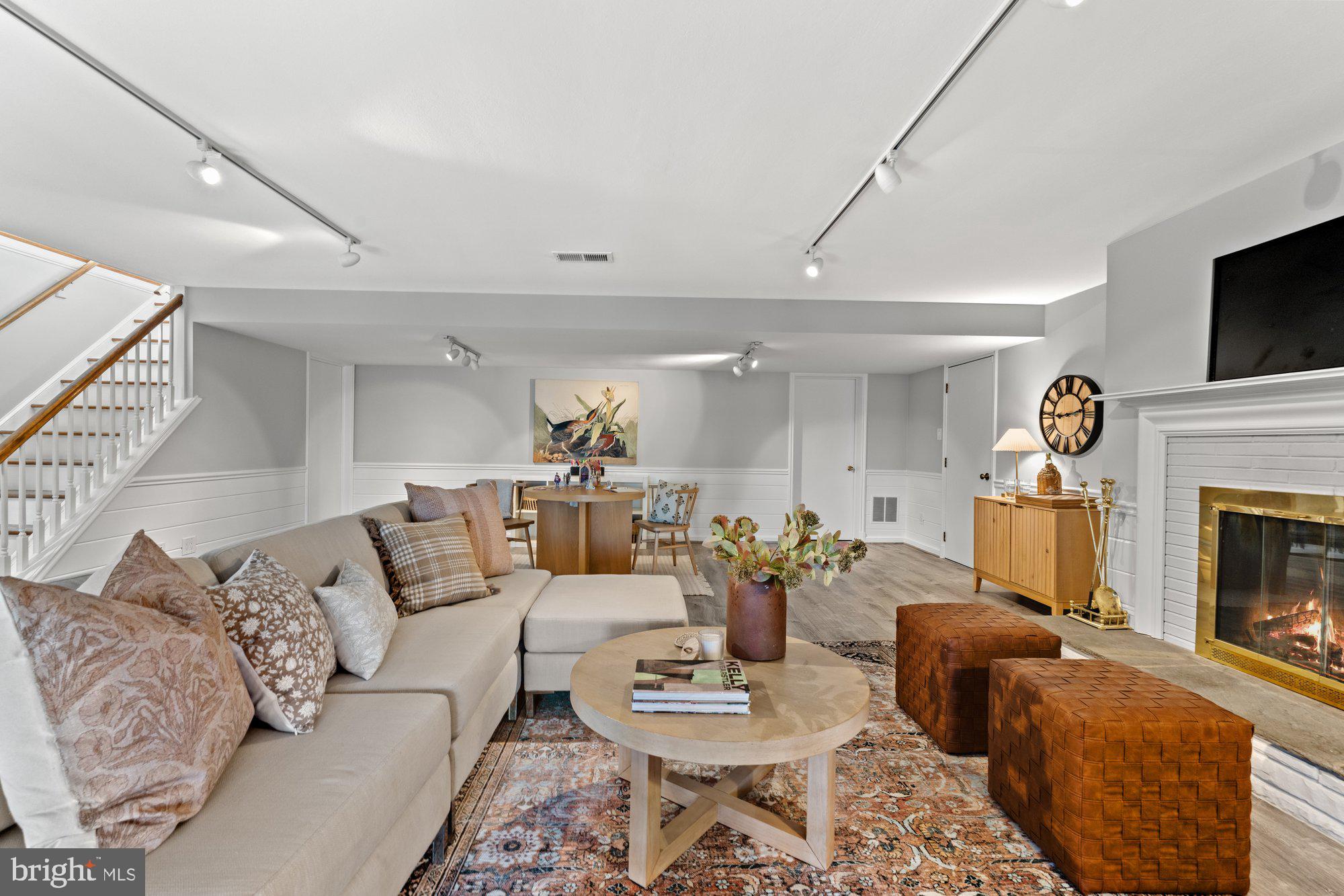 7203 PARK TERRACE DRIVE