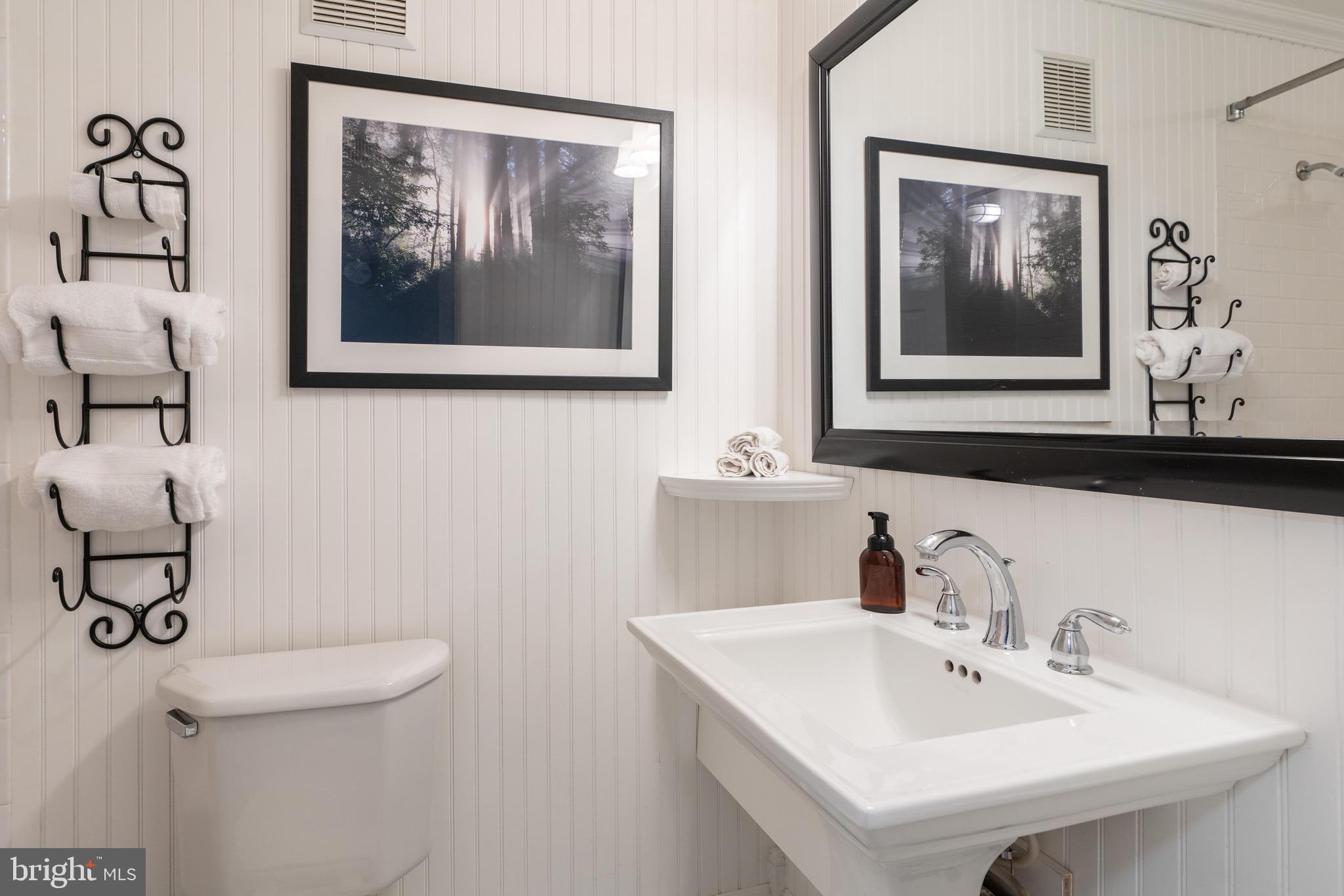 1656 VALENCIA WAY