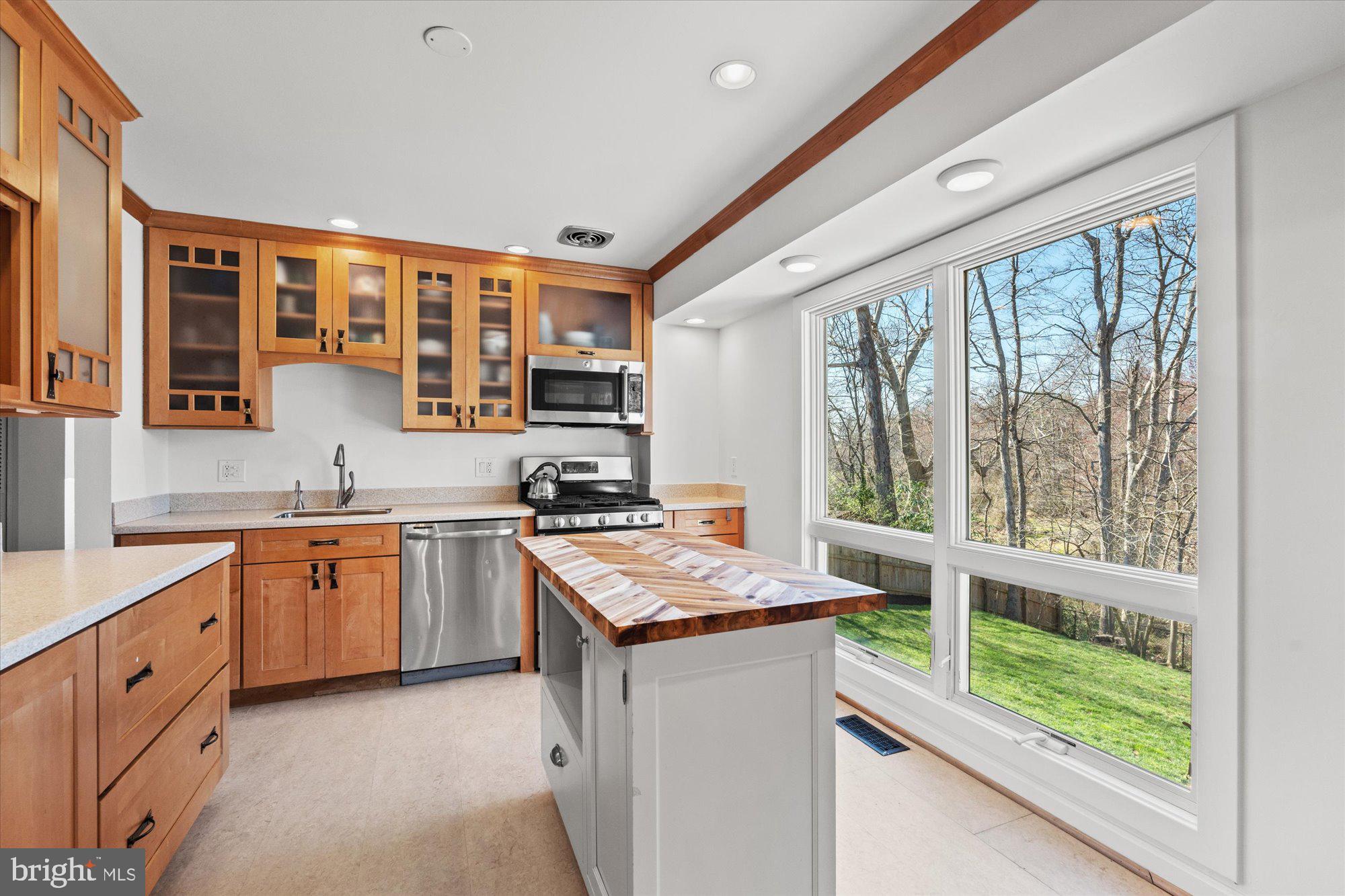 2312 WILLIAM AND MARY DRIVE