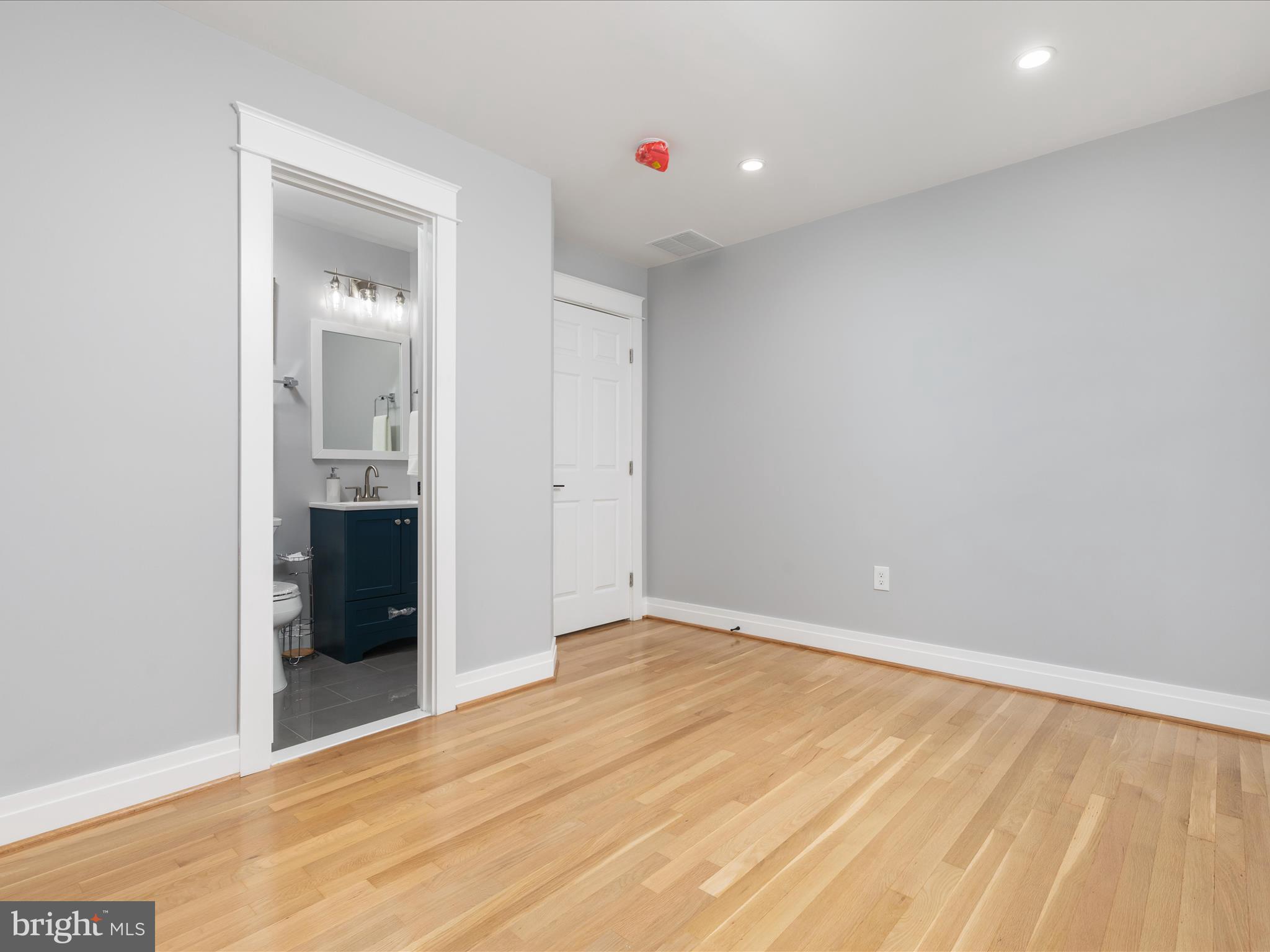 9401 FERRY LANDING COURT