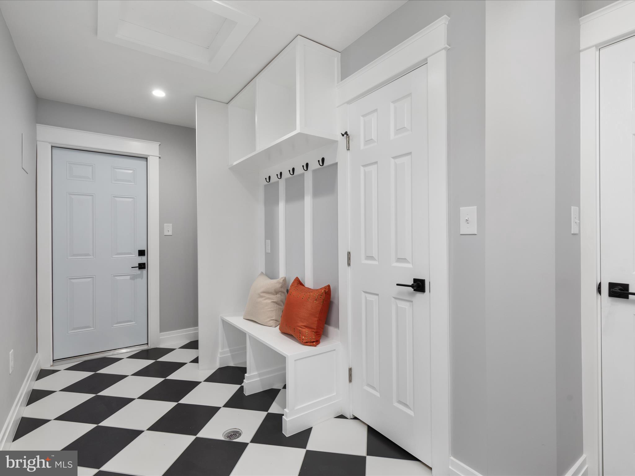 9401 FERRY LANDING COURT