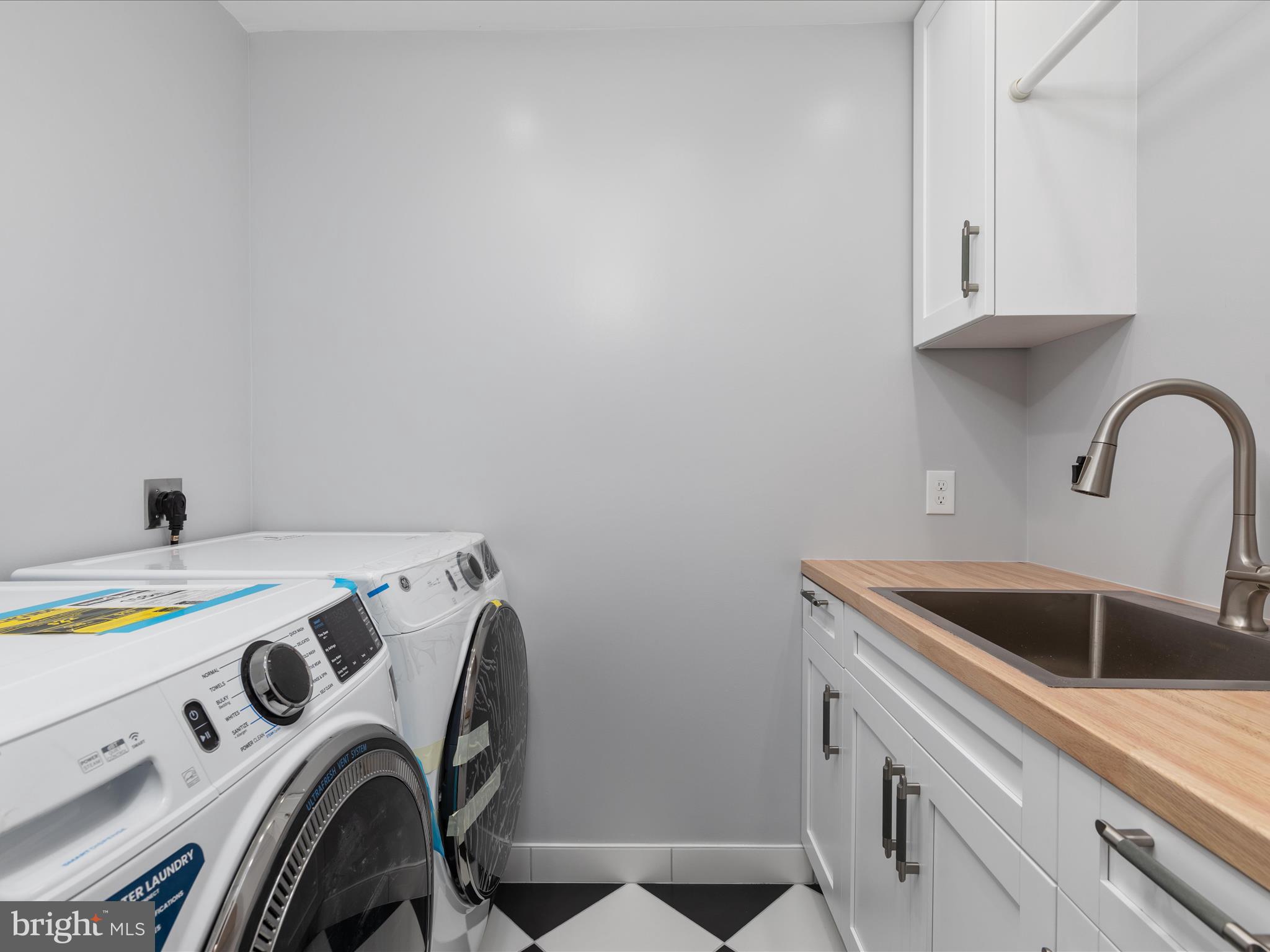 9401 FERRY LANDING COURT
