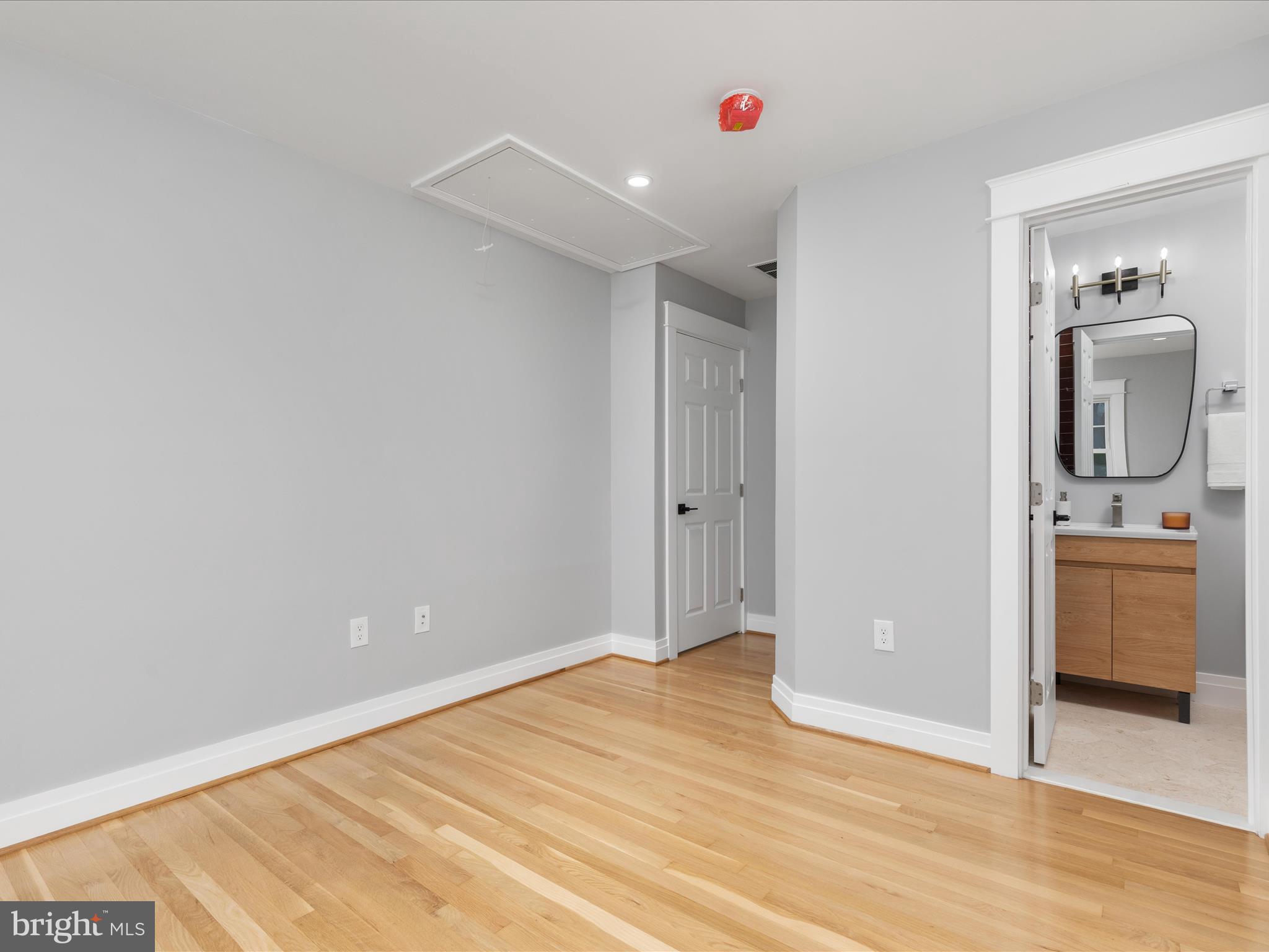 9401 FERRY LANDING COURT