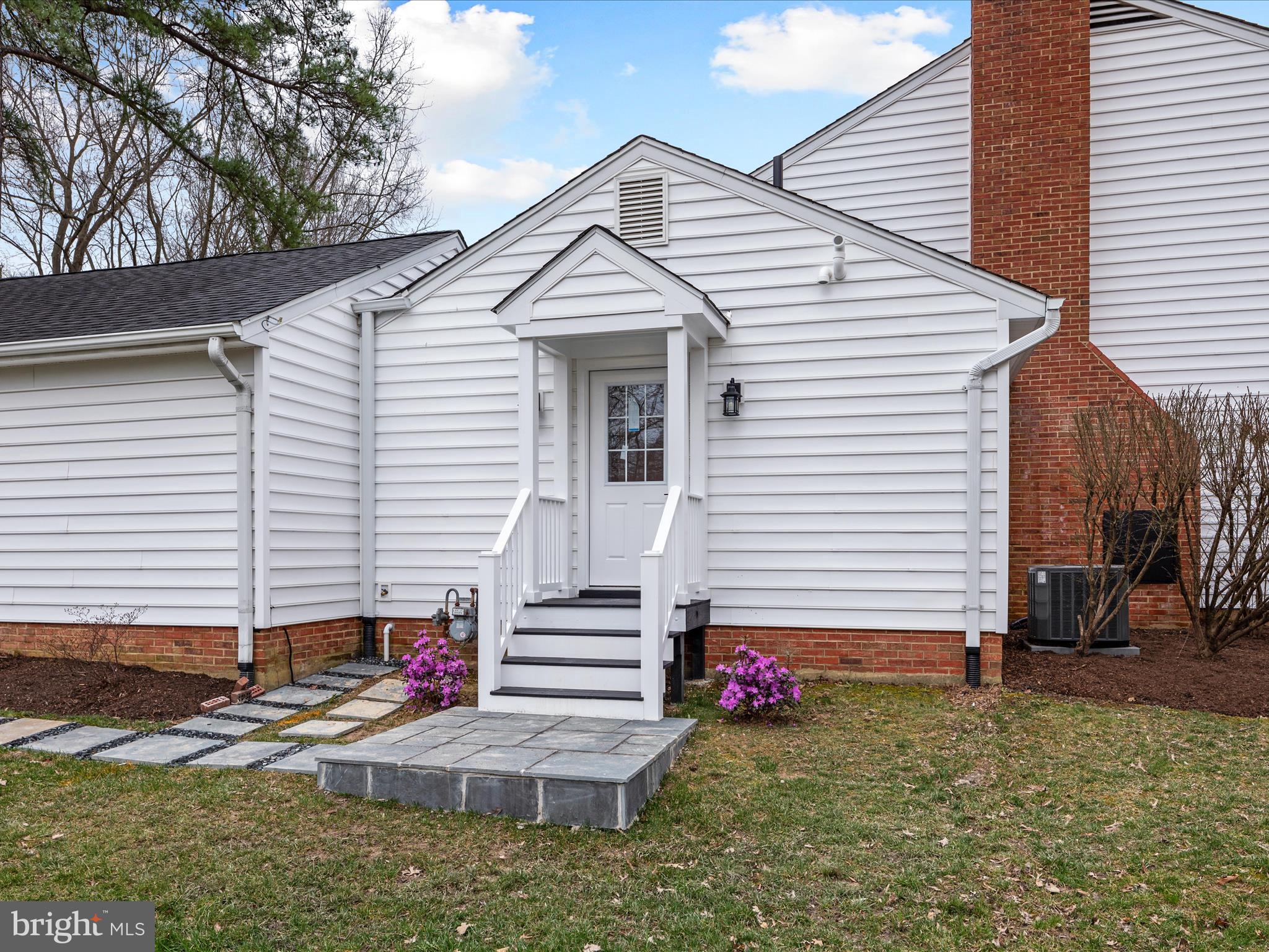 9401 FERRY LANDING COURT