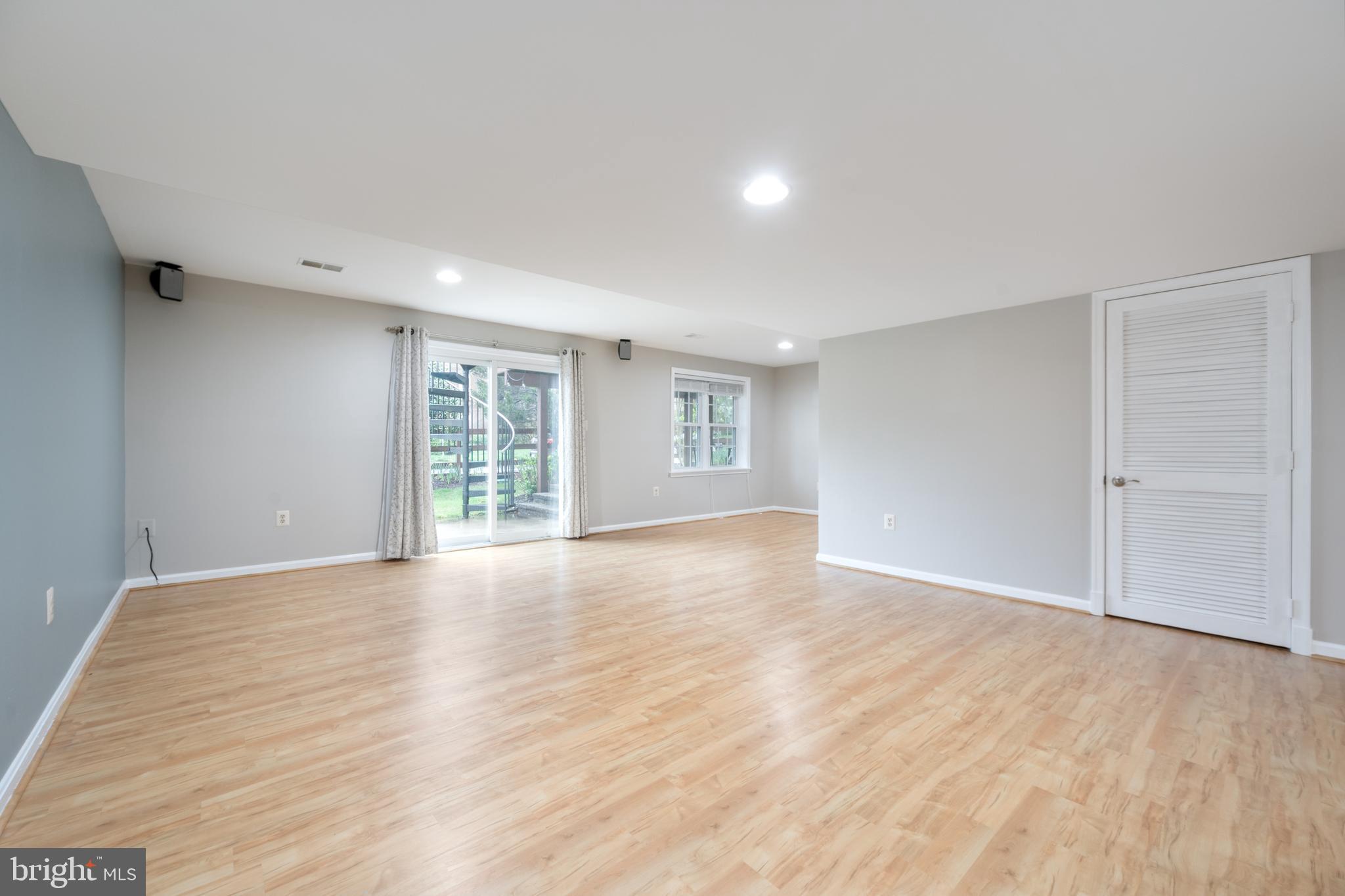 6017 WOODLAKE LANE