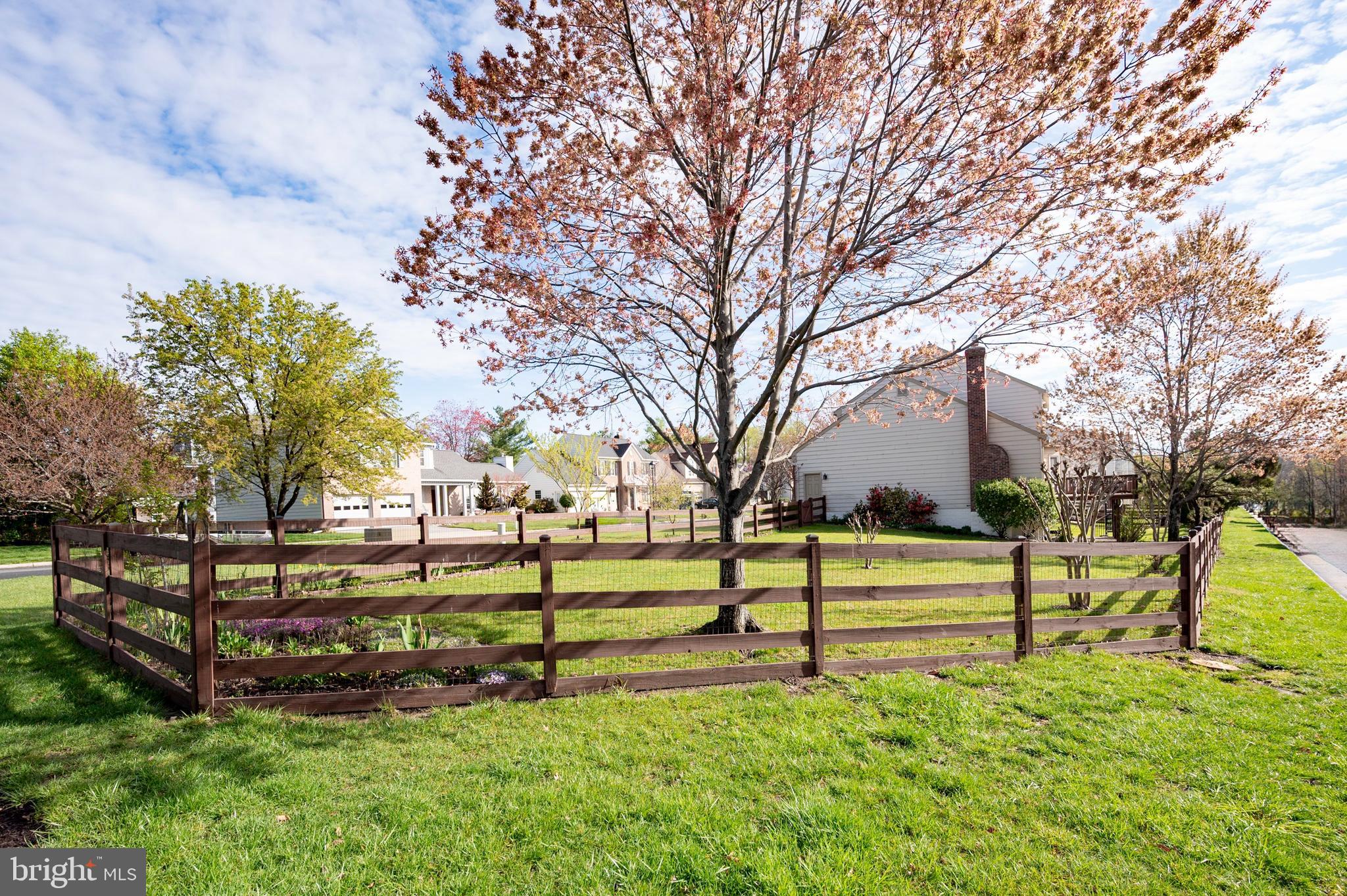 6017 WOODLAKE LANE
