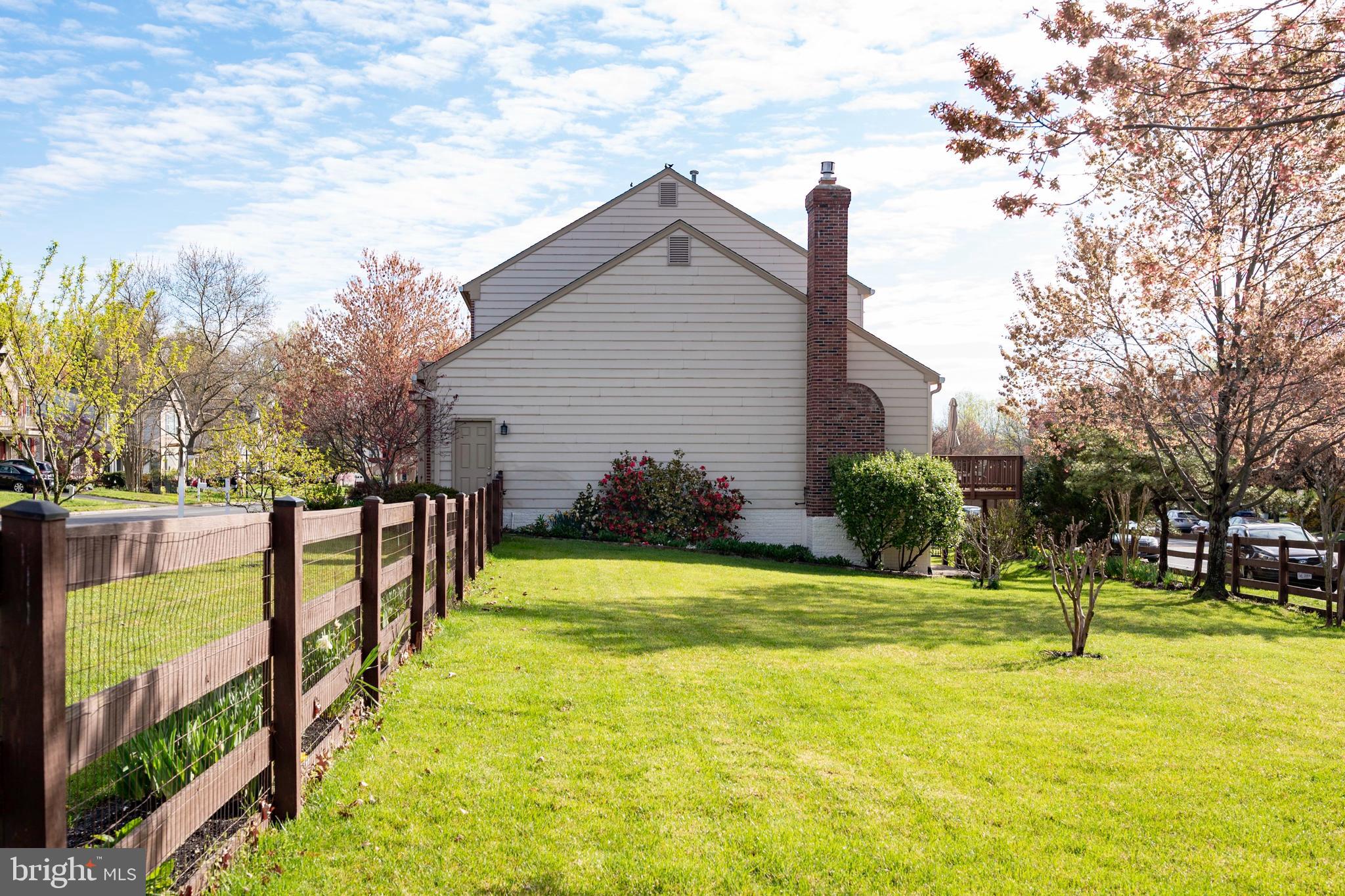 6017 WOODLAKE LANE