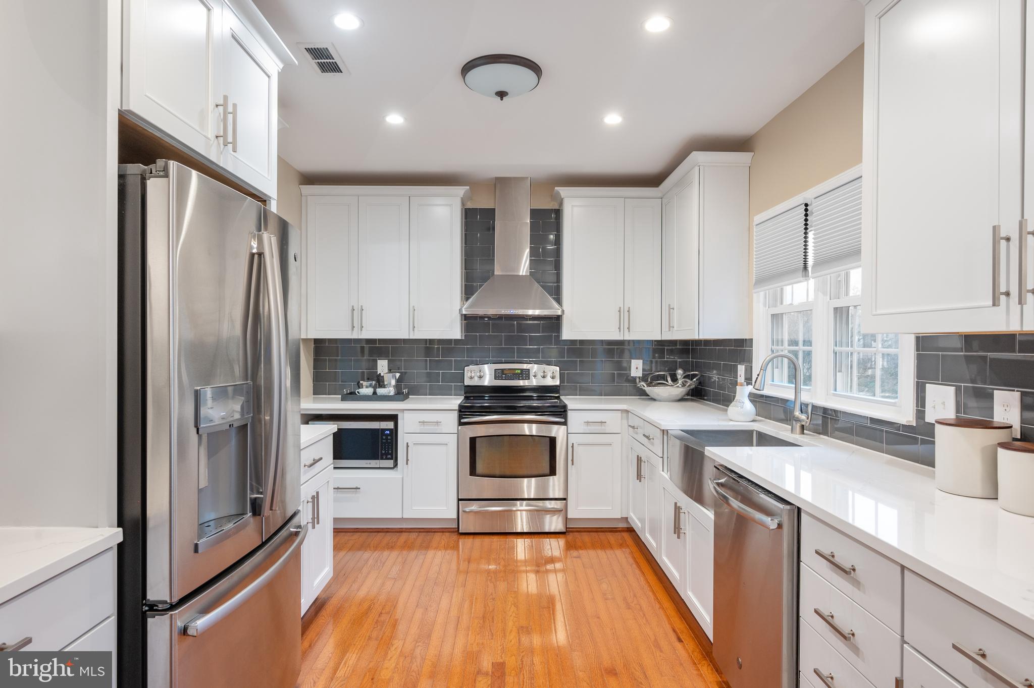 6017 WOODLAKE LANE