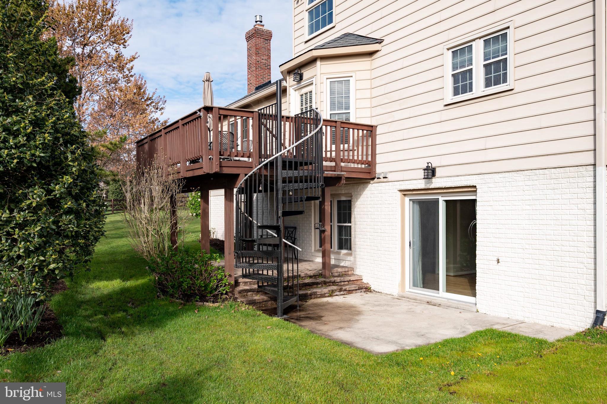6017 WOODLAKE LANE