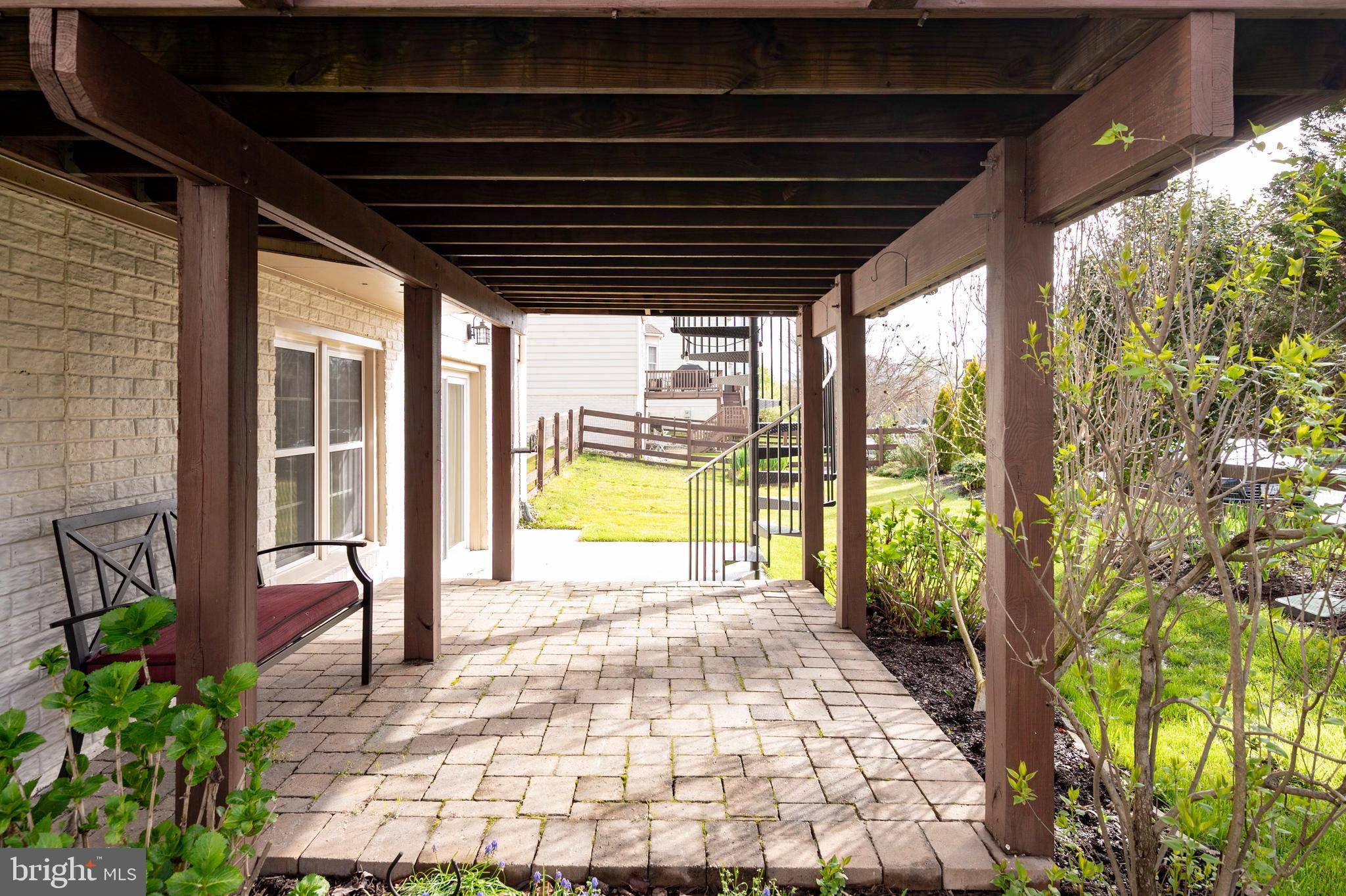 6017 WOODLAKE LANE