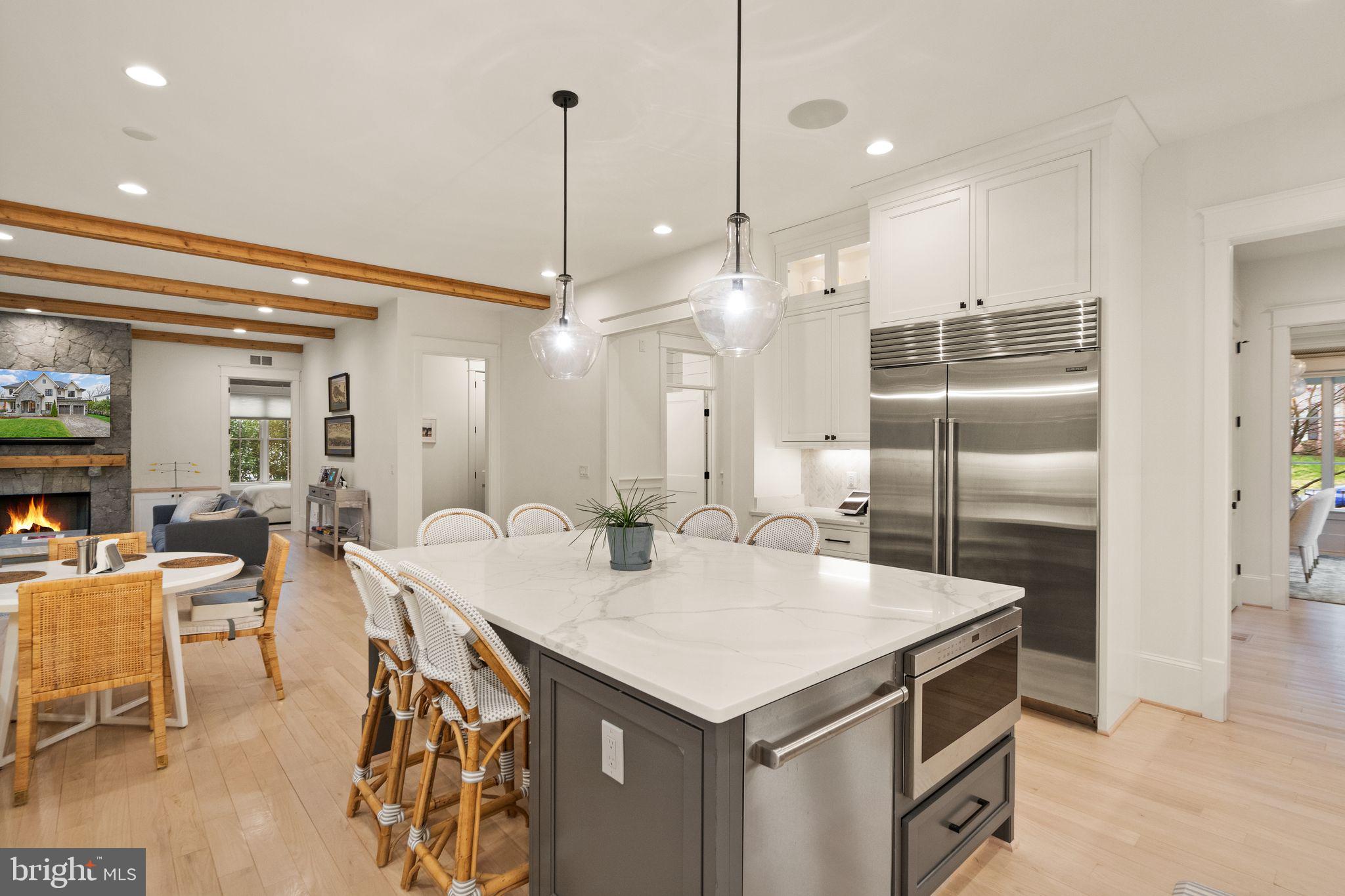 1714 FOREST LANE