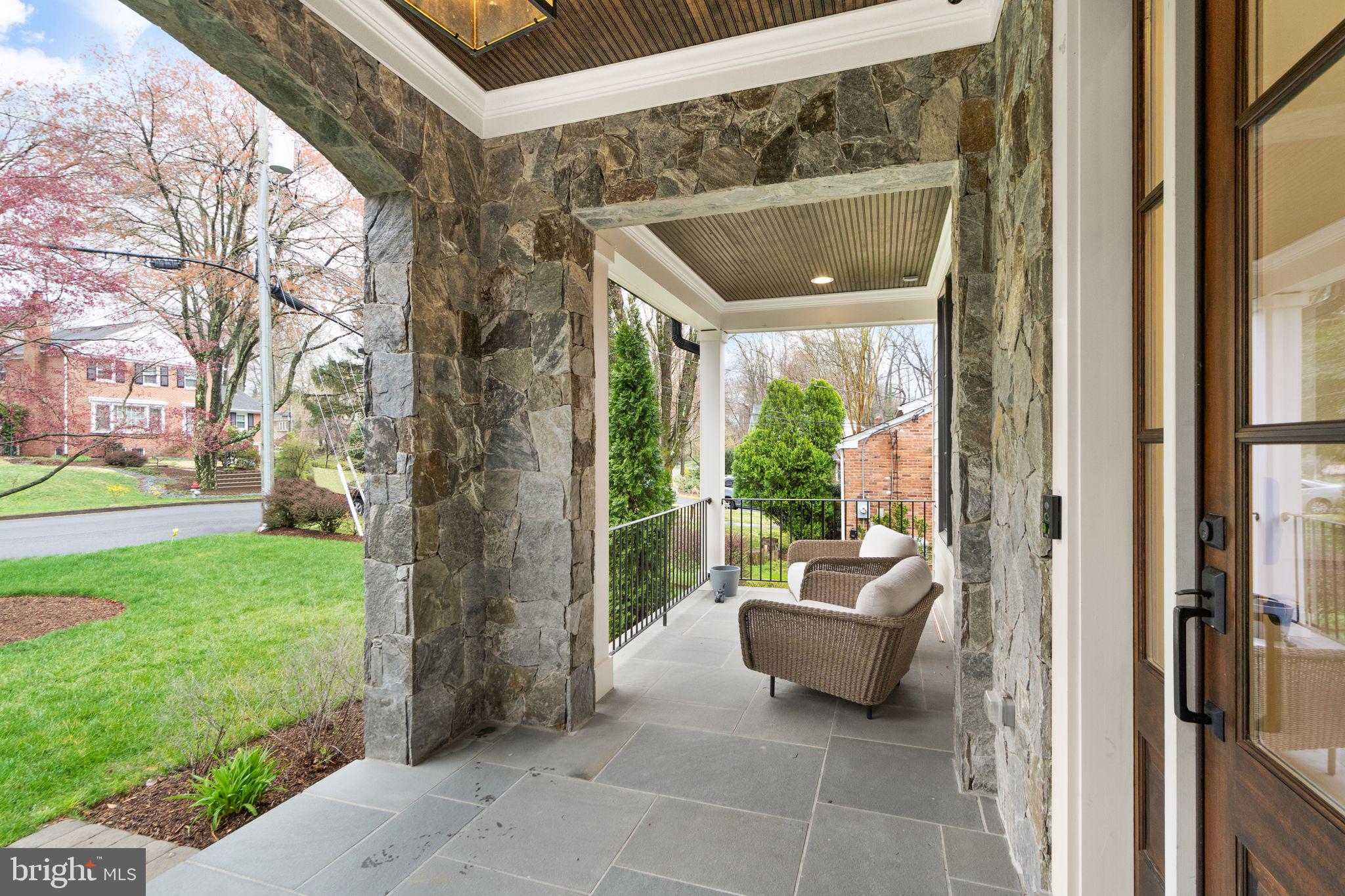 1714 FOREST LANE