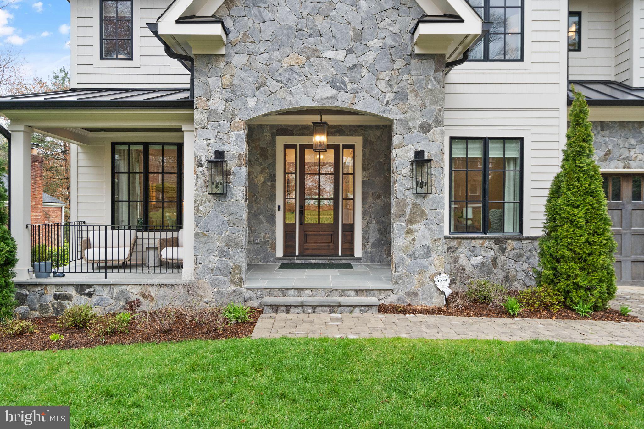 1714 FOREST LANE