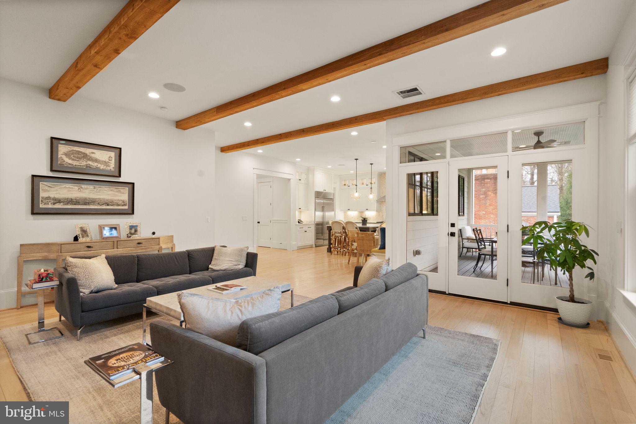 1714 FOREST LANE