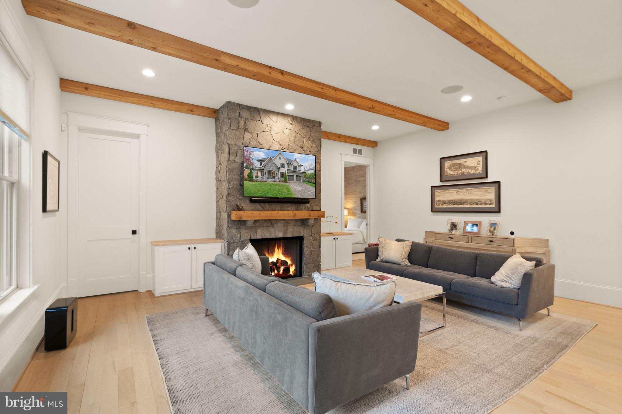 1714 FOREST LANE