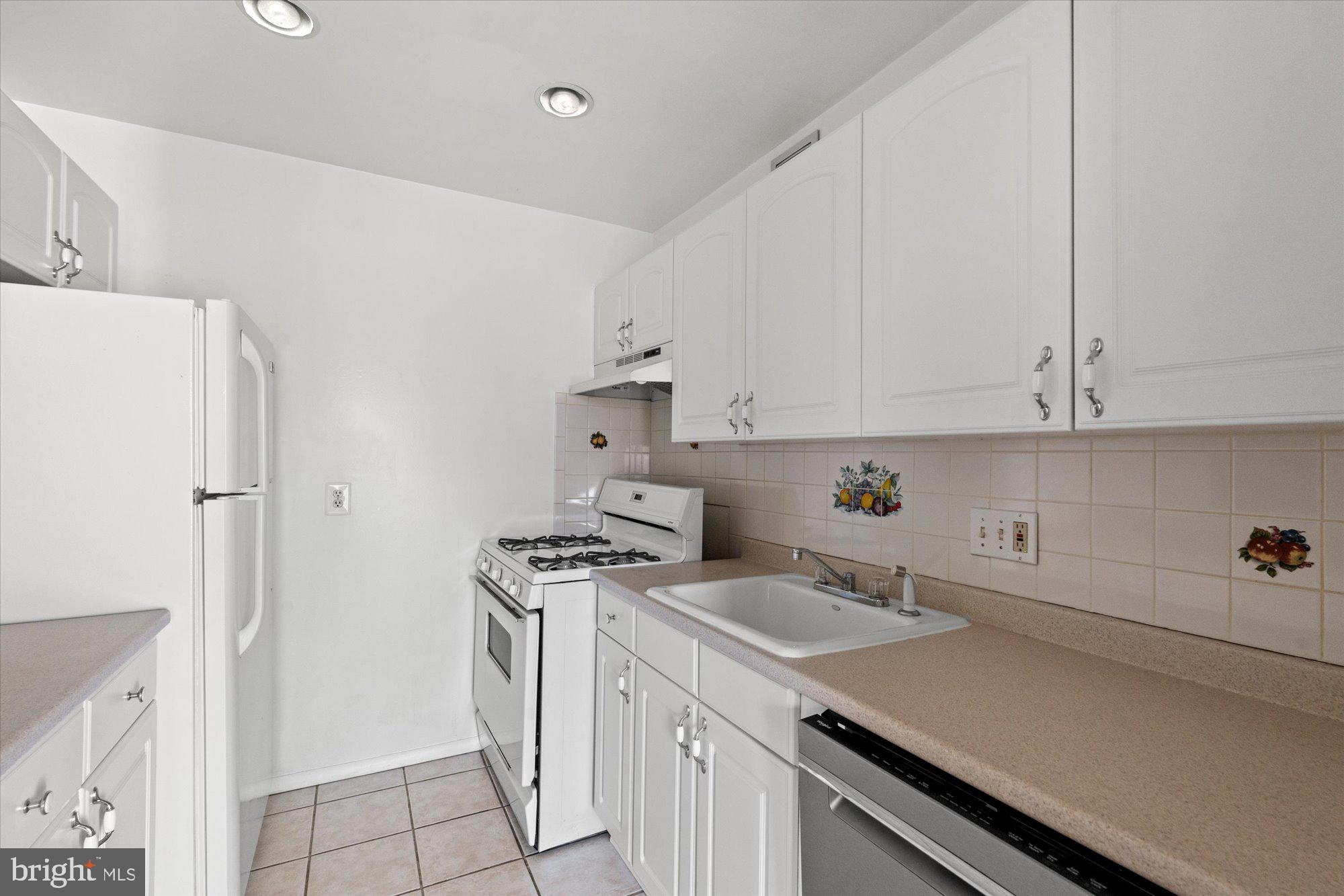 2911 CHARING CROSS ROAD 11