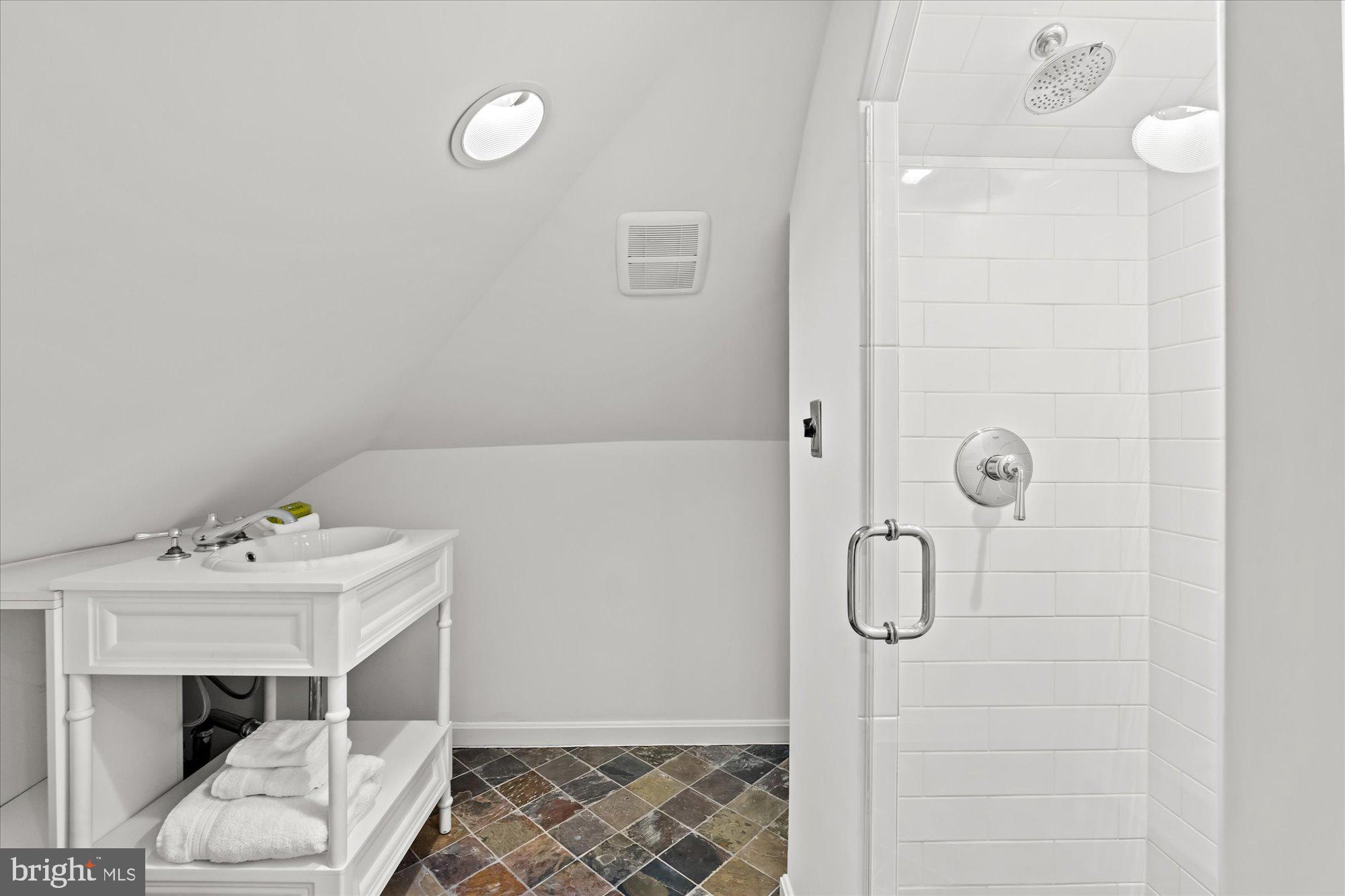 6210 RANDALL COURT