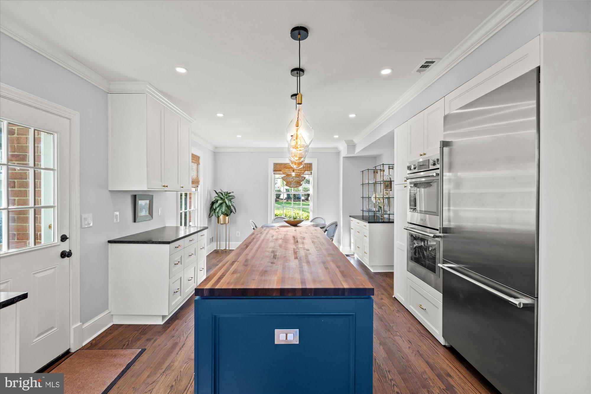 6210 RANDALL COURT