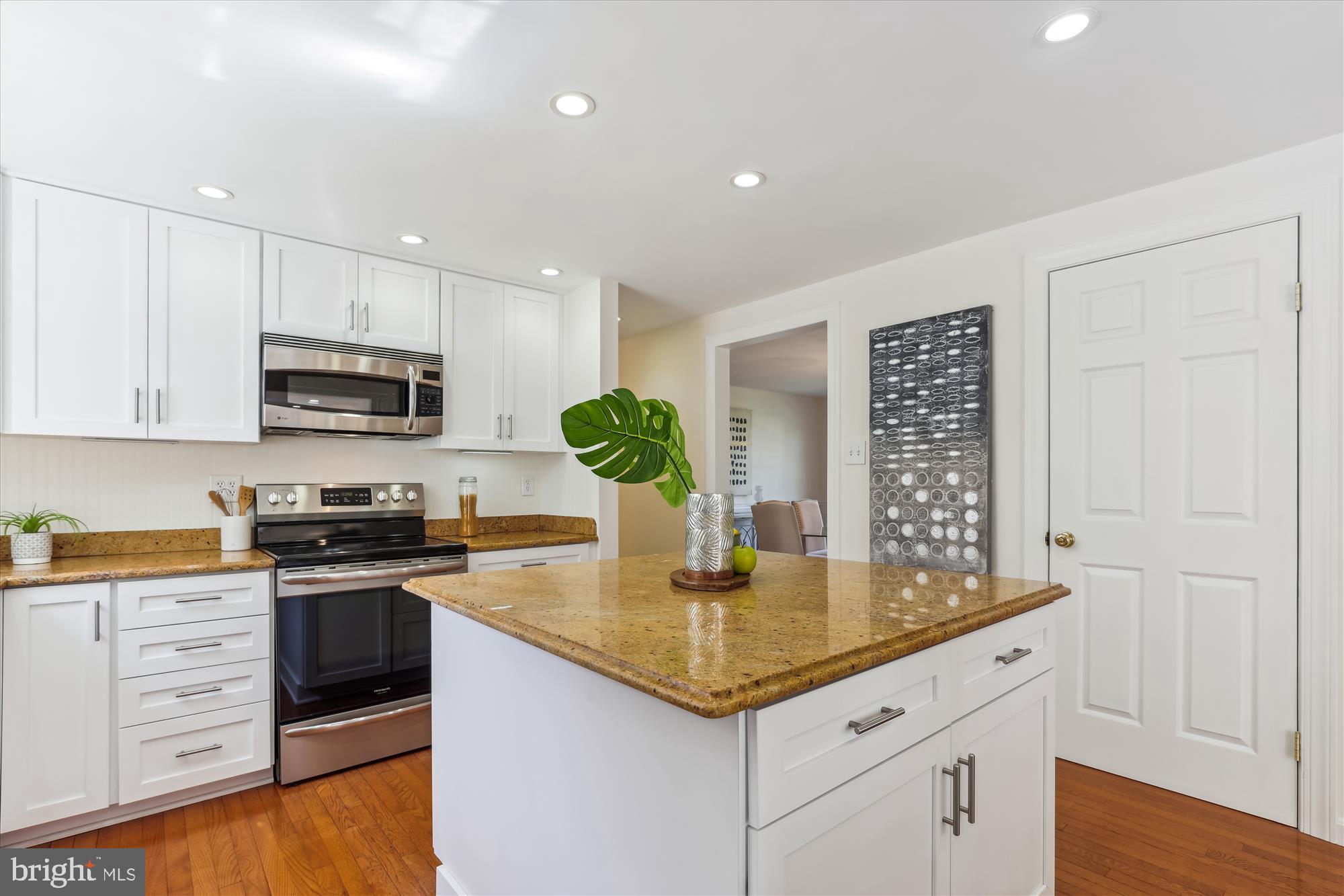 2905 ROCK MANOR COURT