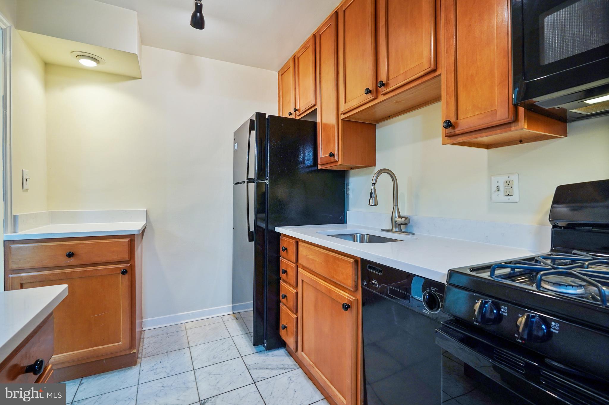 6618 POTOMAC AVENUE B2