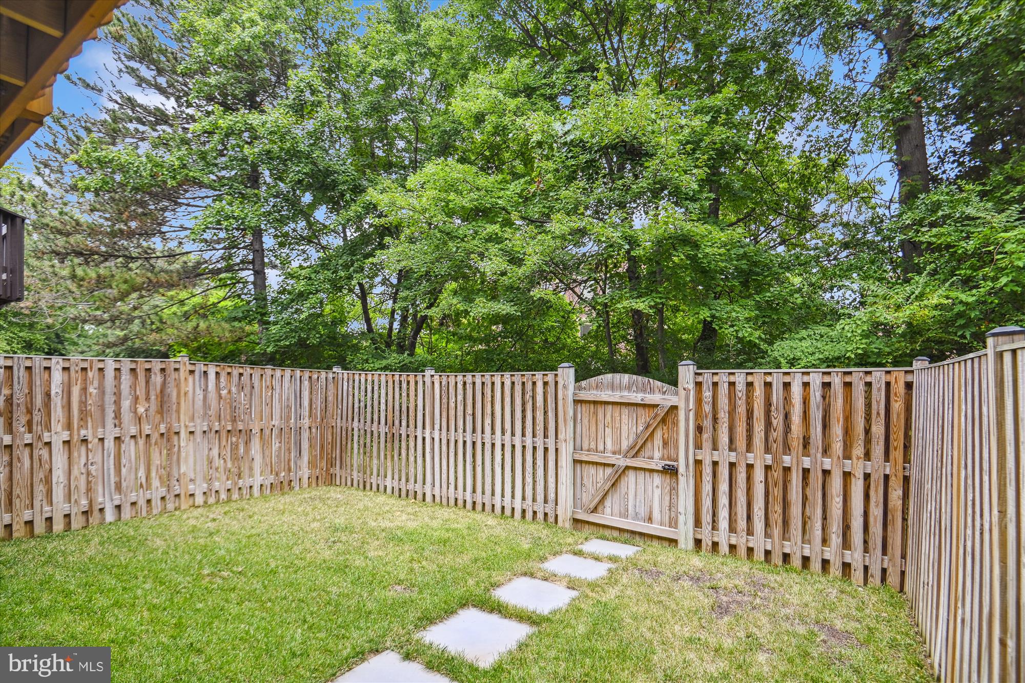 8122 MADRILLON COURT