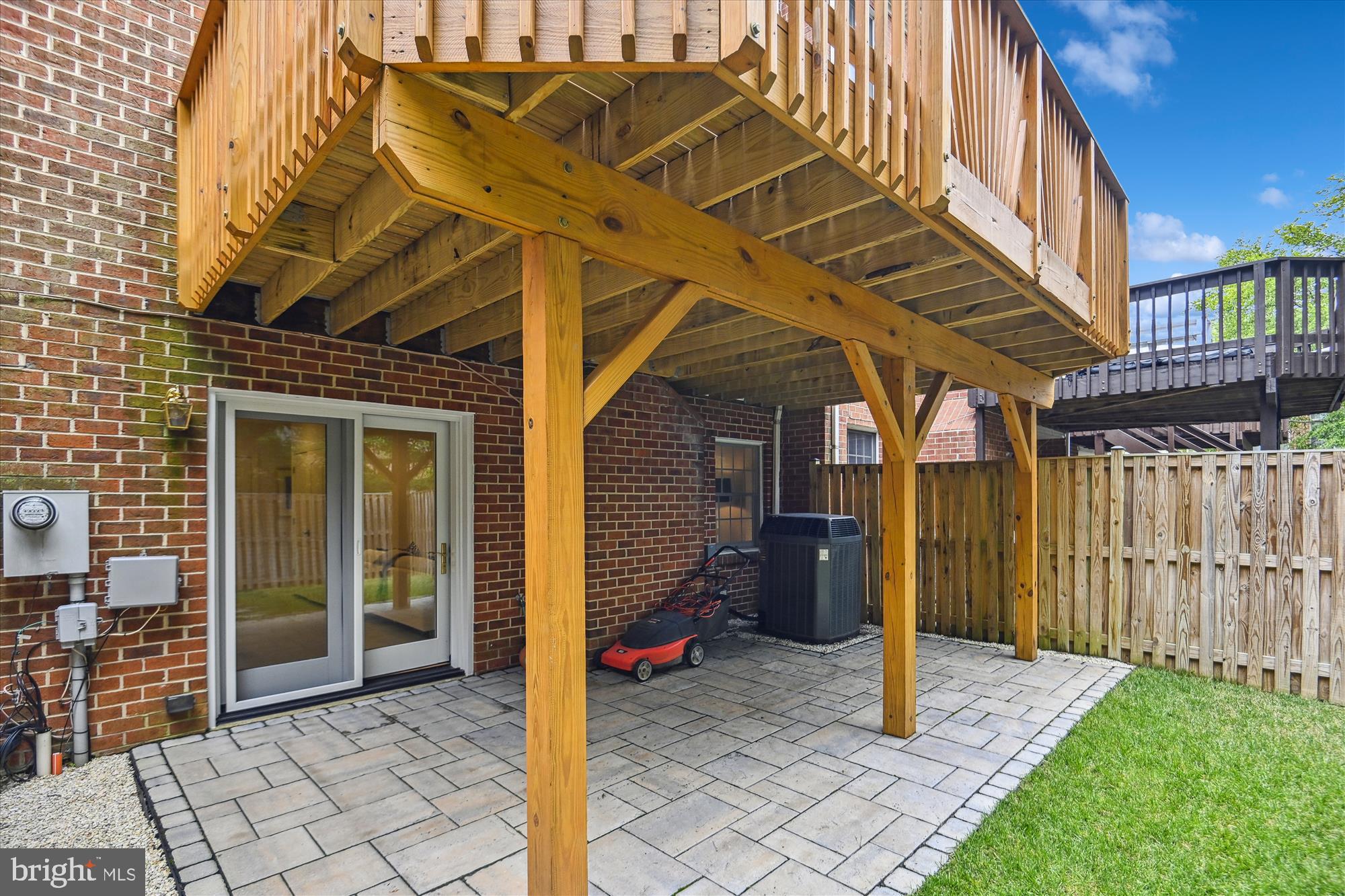 8122 MADRILLON COURT