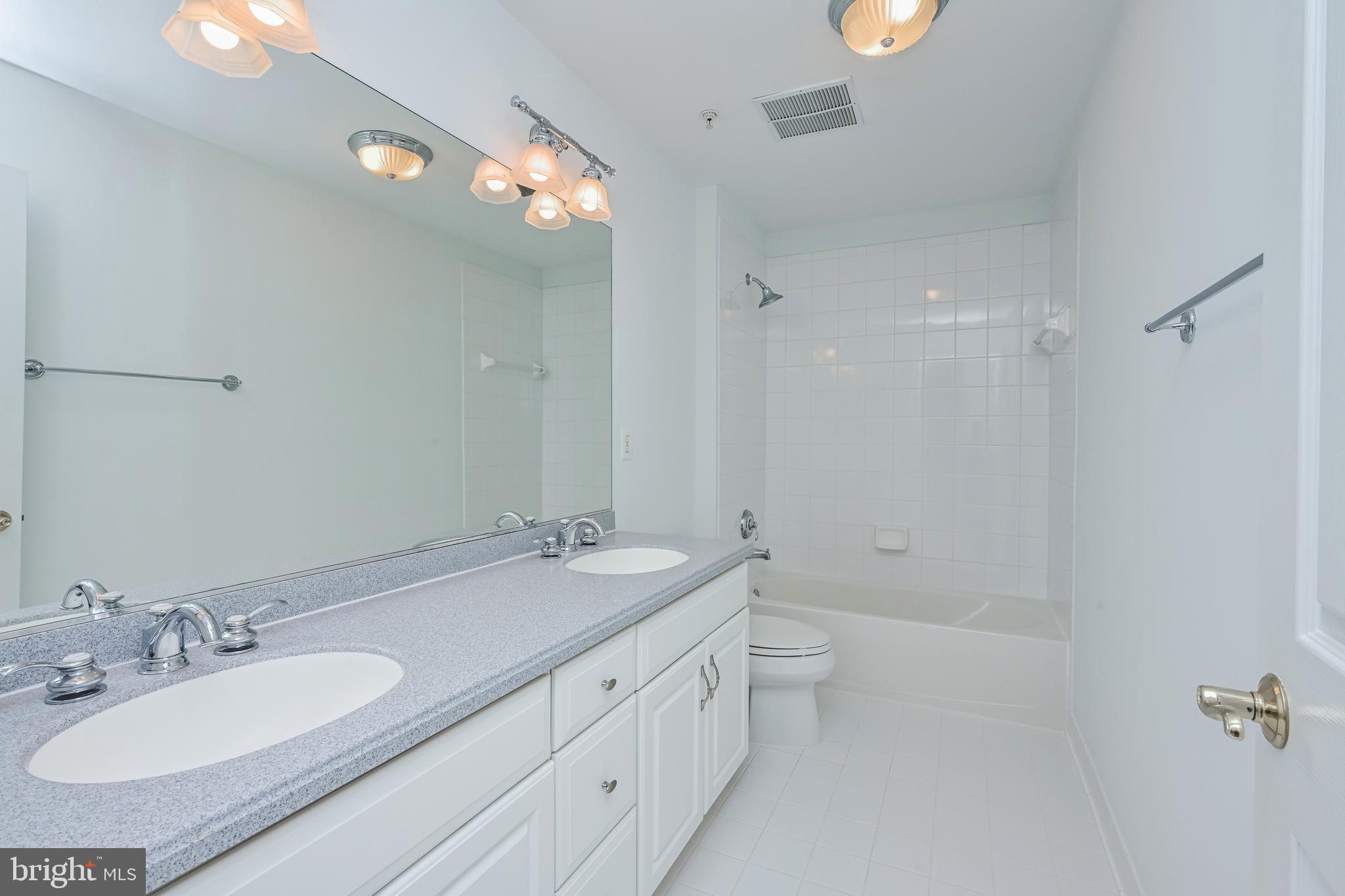 2335 SAWTOOTH OAK COURT
