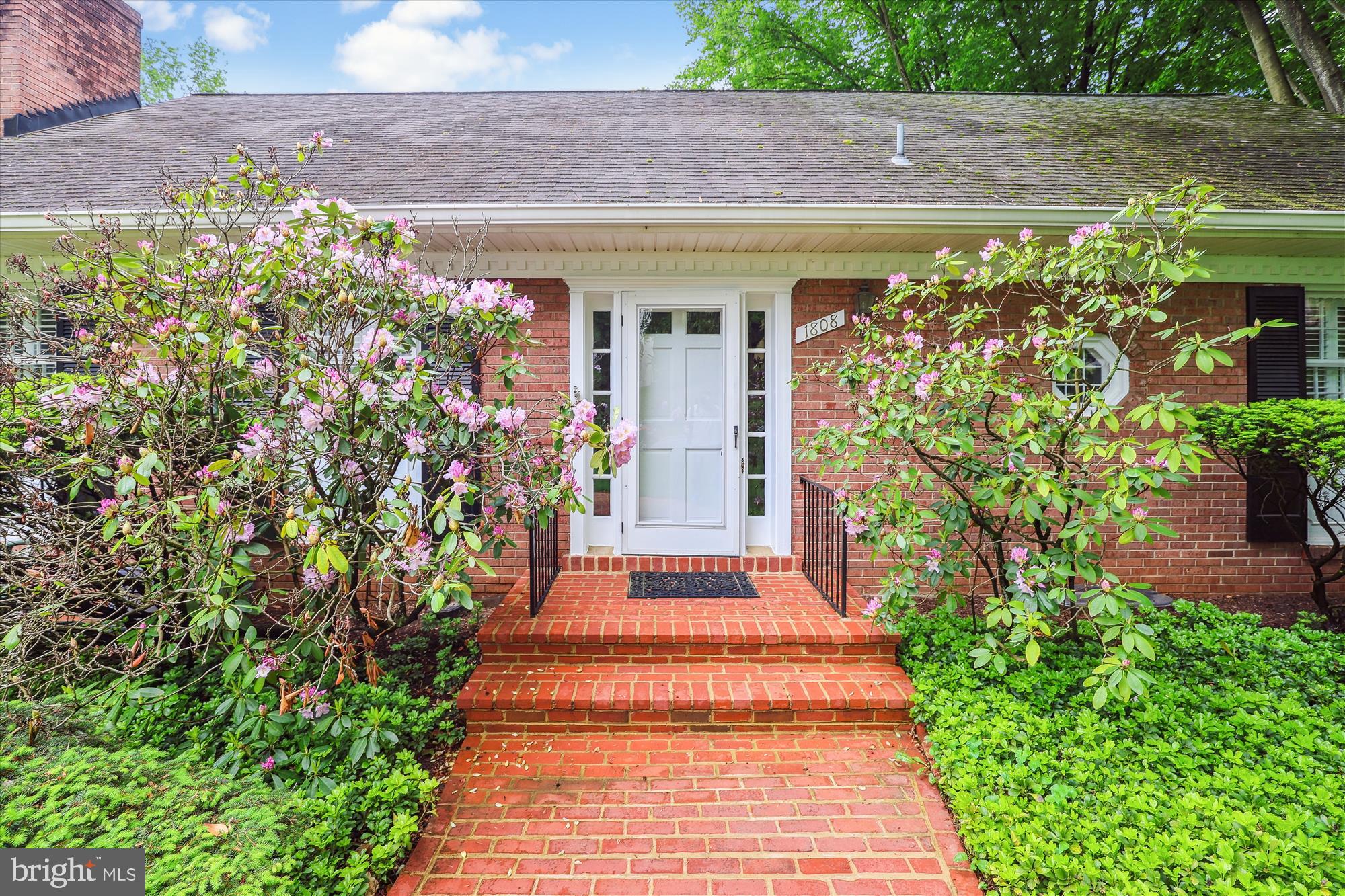 1808 BRIAR RIDGE COURT