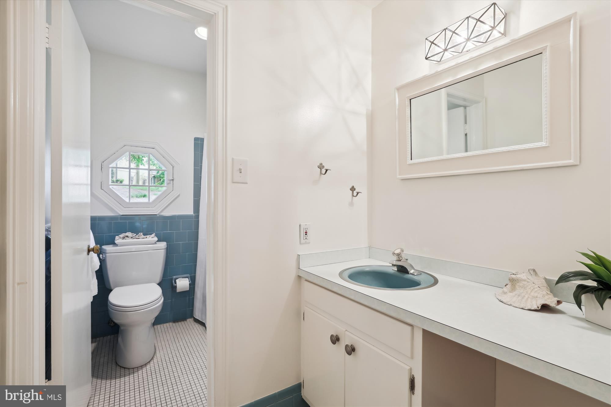 1808 BRIAR RIDGE COURT