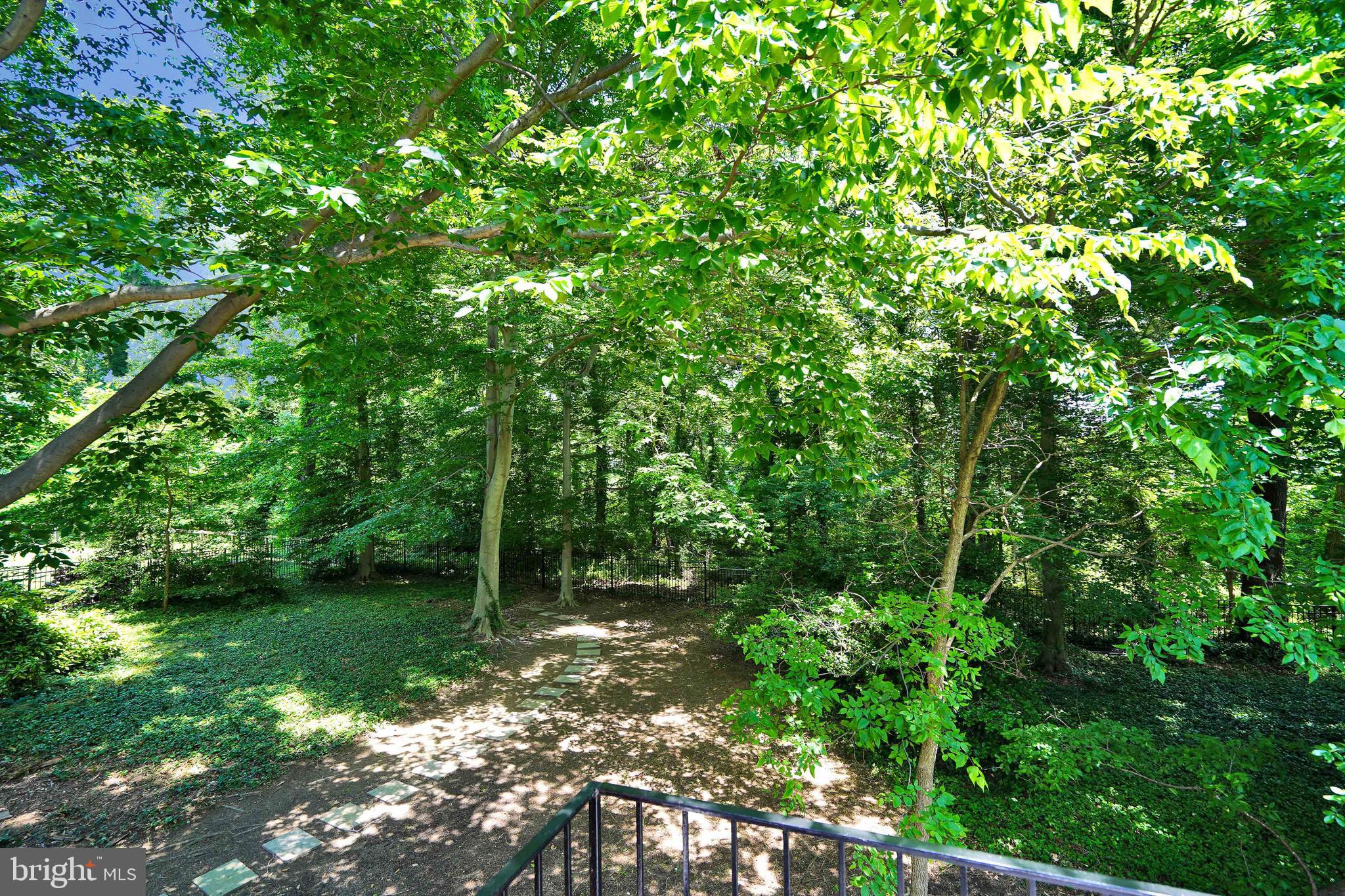 8709 EAGLEBROOK COURT