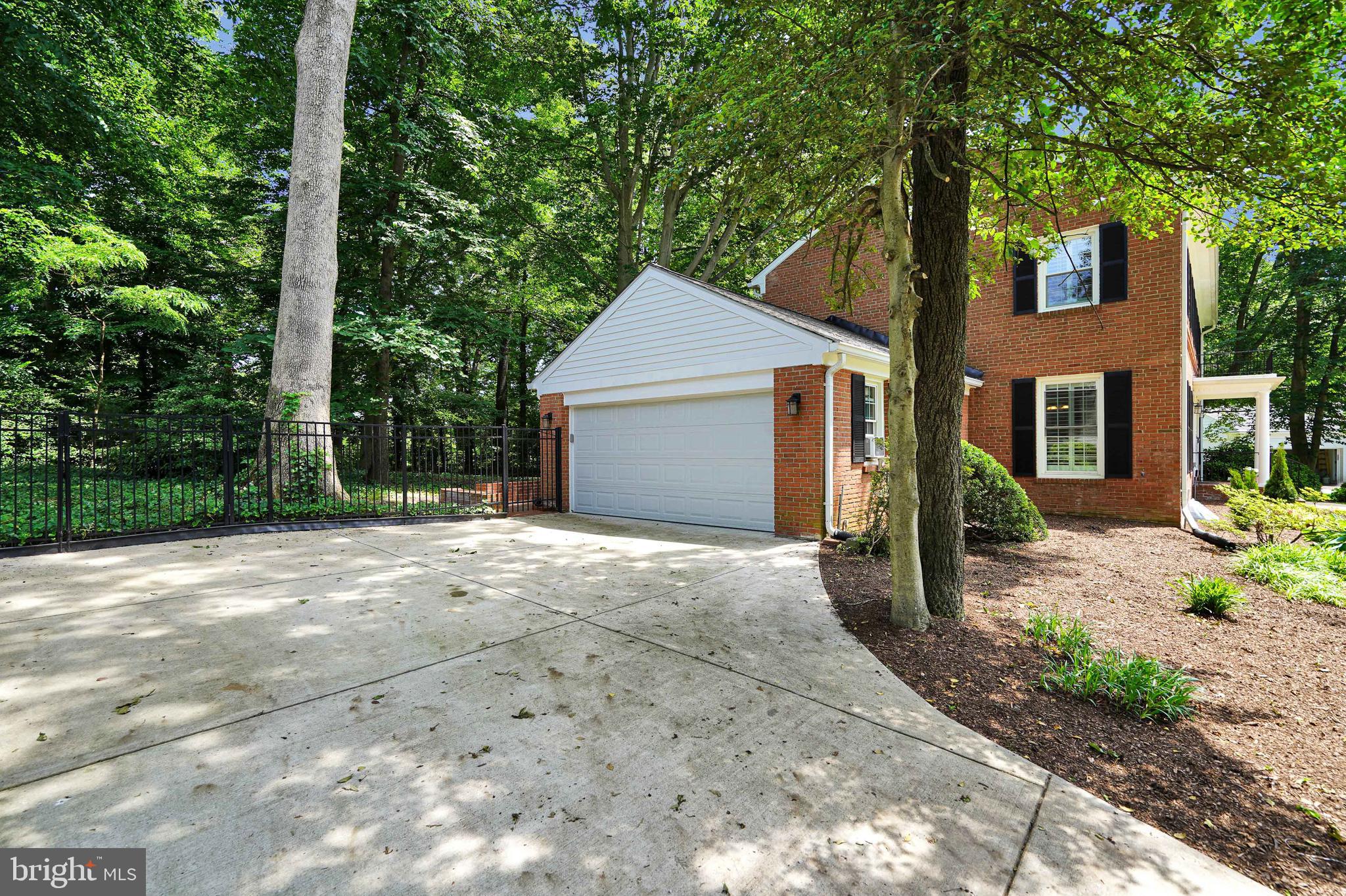 8709 EAGLEBROOK COURT