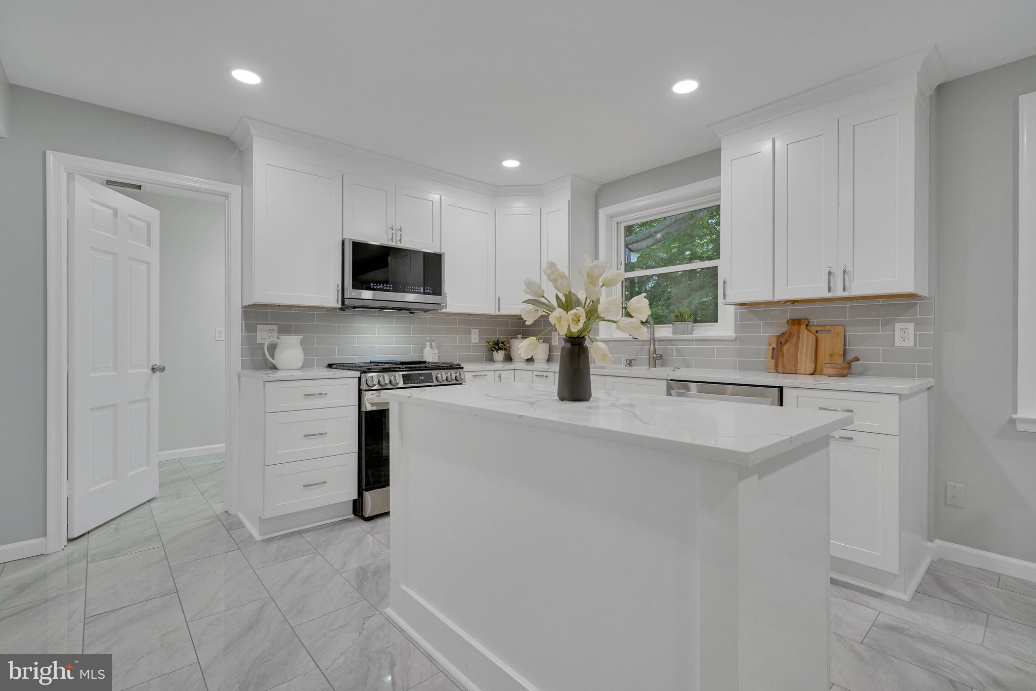 8709 EAGLEBROOK COURT