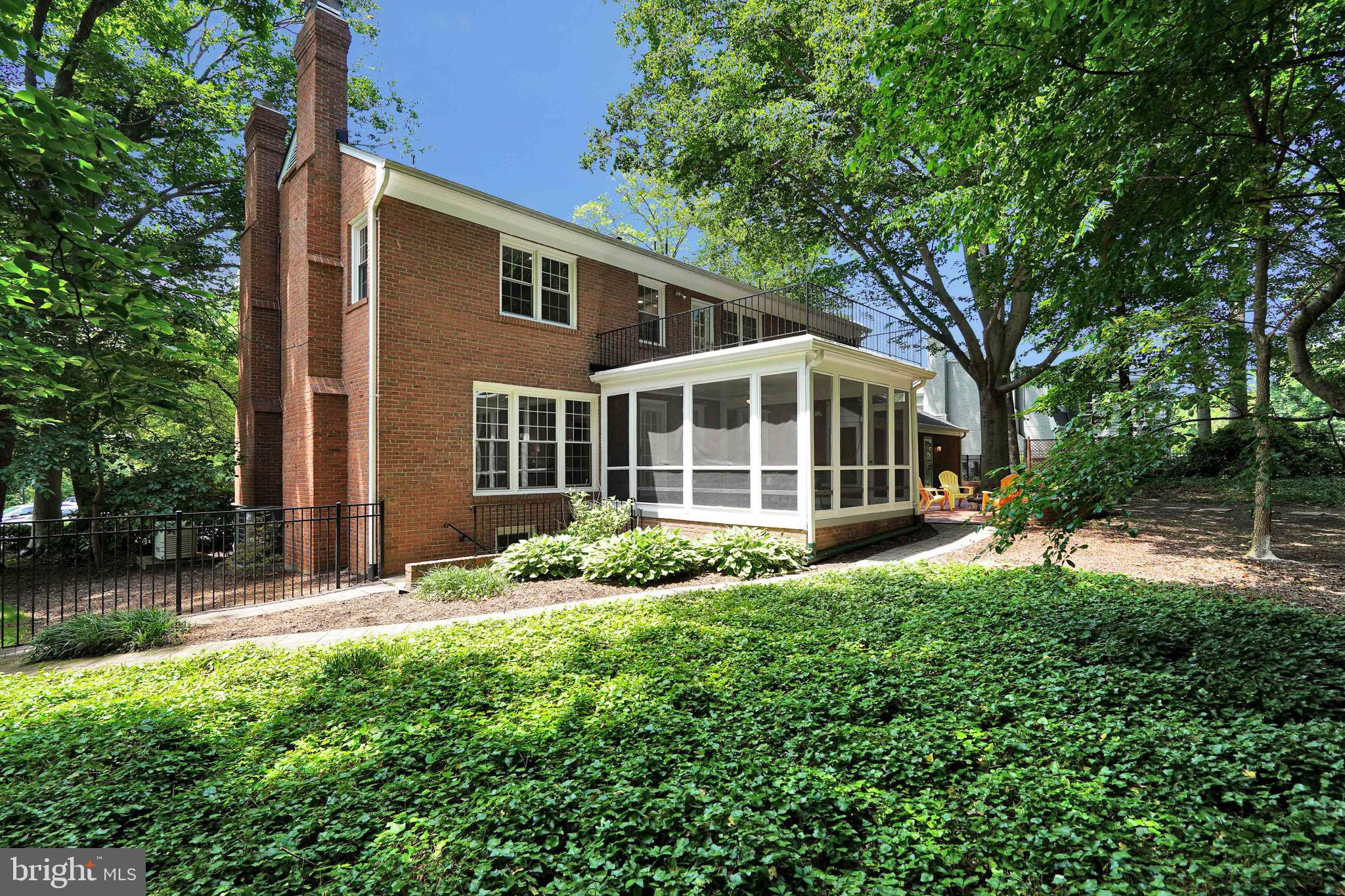 8709 EAGLEBROOK COURT