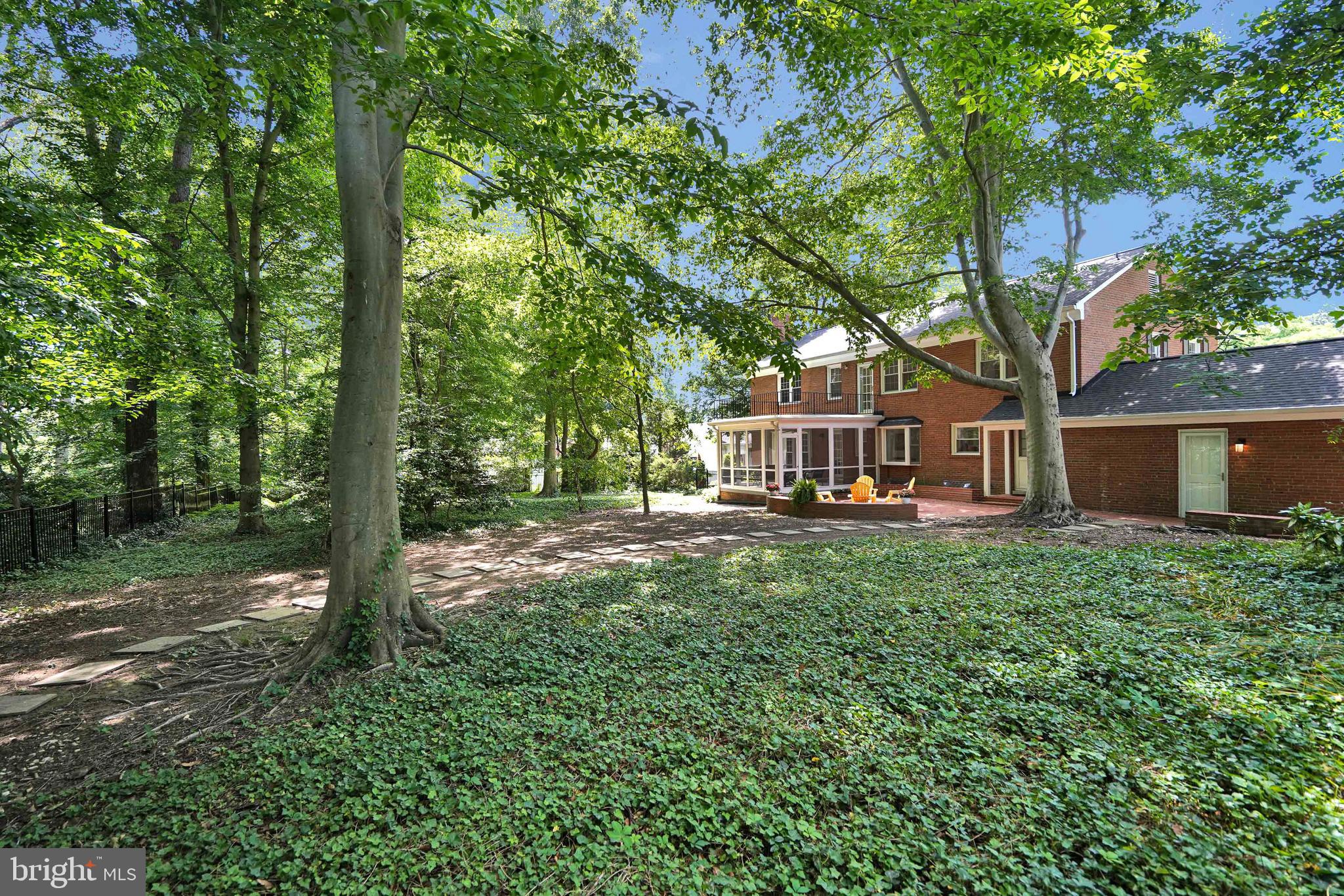 8709 EAGLEBROOK COURT