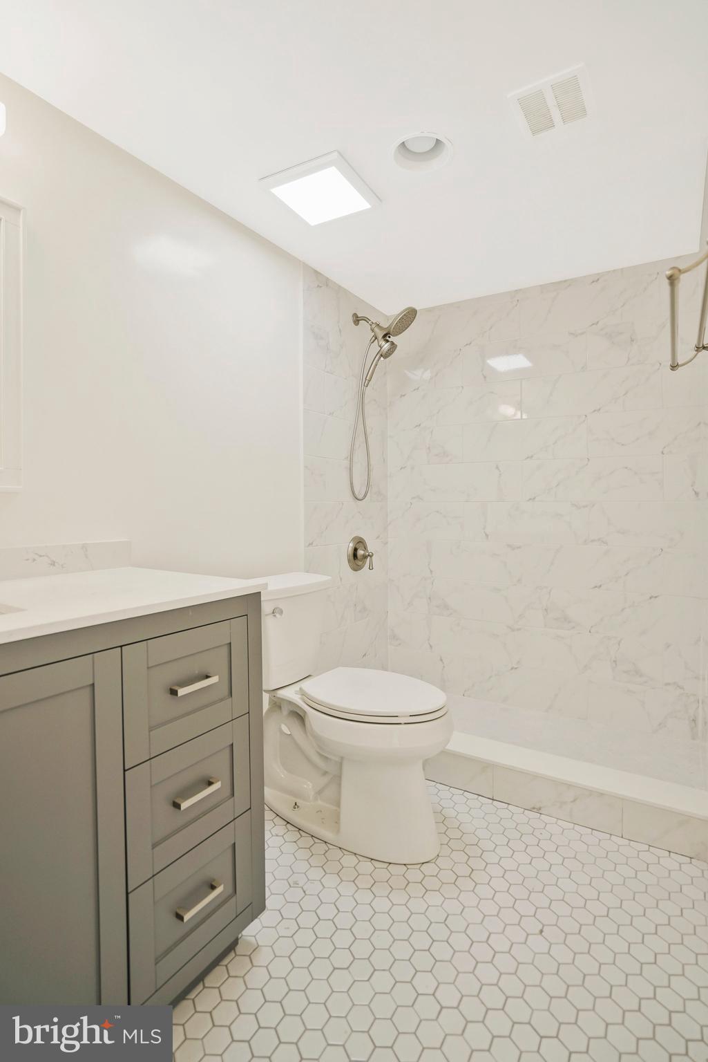 5904 MOUNT EAGLE DRIVE 202