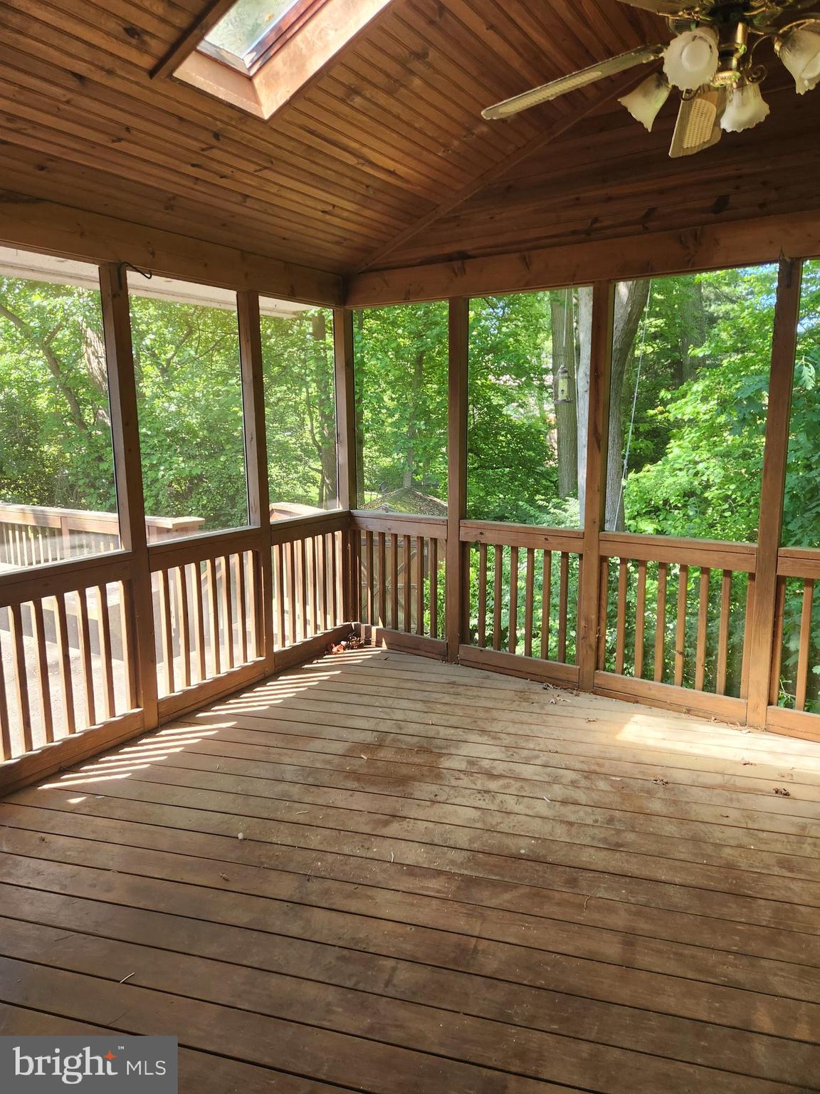 1702 FOX RUN COURT
